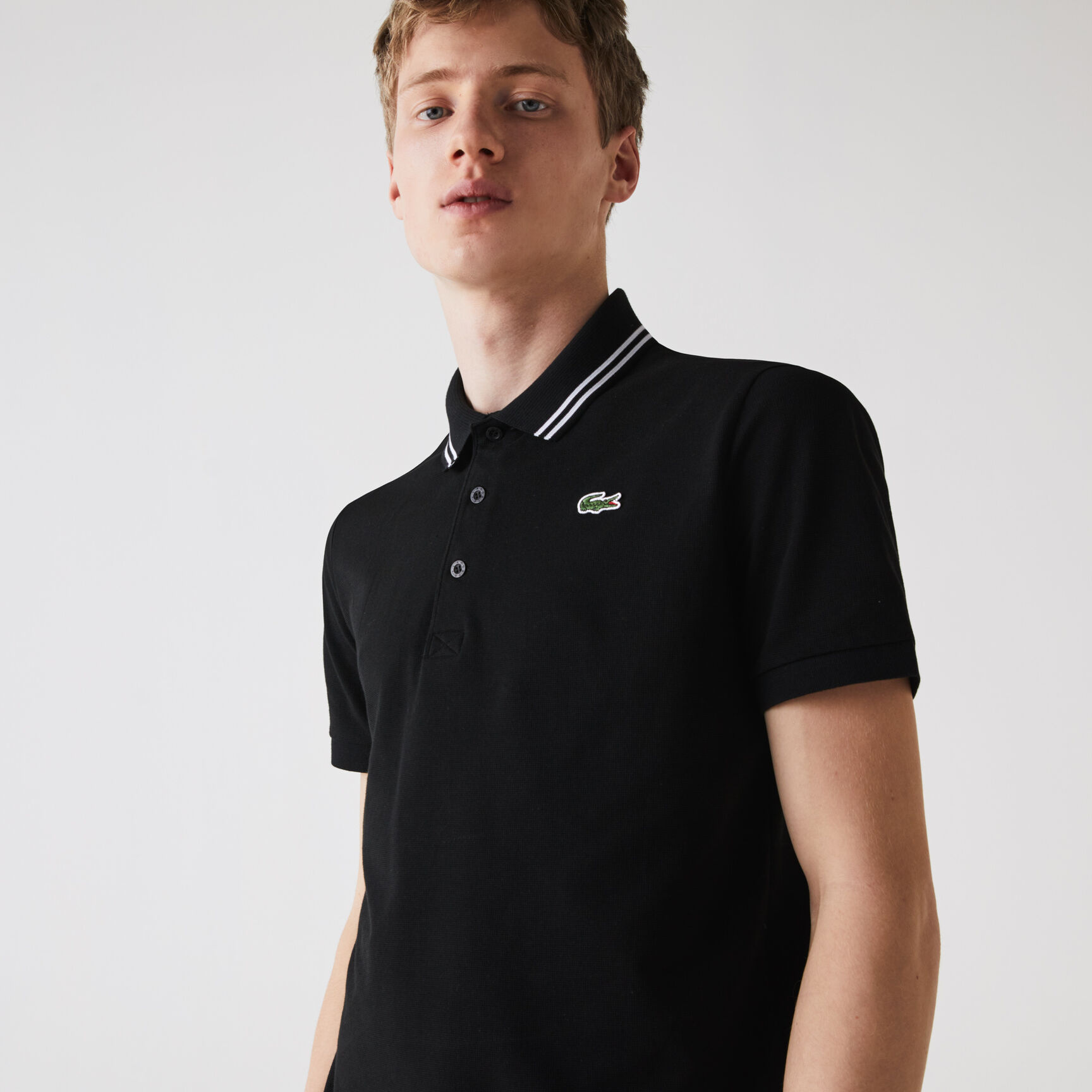 قميص بولو من القطن خفيف الوزن مع تفاصيل بلون مغاير من مجموعة Lacoste SPORT للرجال