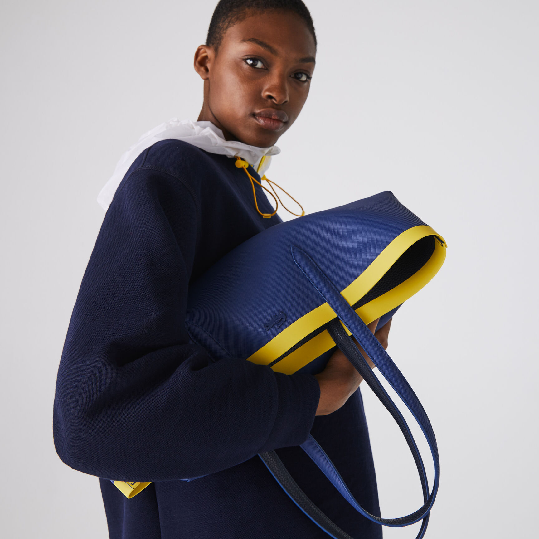 حقيبة توت من القماش المغلف بالبلاستيك يمكن استخدامها على الوجهين مع حزام بلون مختلف مجموعة Anna للنساء حقيبة توت من القماش المغلف بالبلاستيك يمكن استخدامها على الوجهين مع حزام بلون مختلف مجموعة Anna للنساء