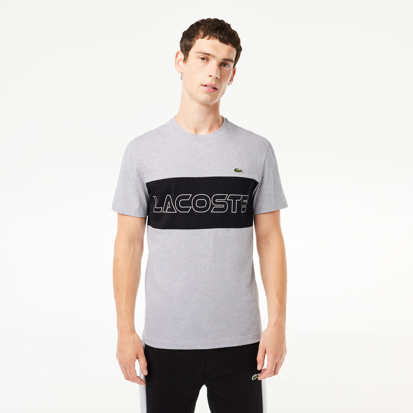 تي شيرت لاكوست ذو قصة عادية ومطبوع بألوان مترابطة Lacoste Regular Fit Printed Colourblock T-shirt - TH1712-00-80P