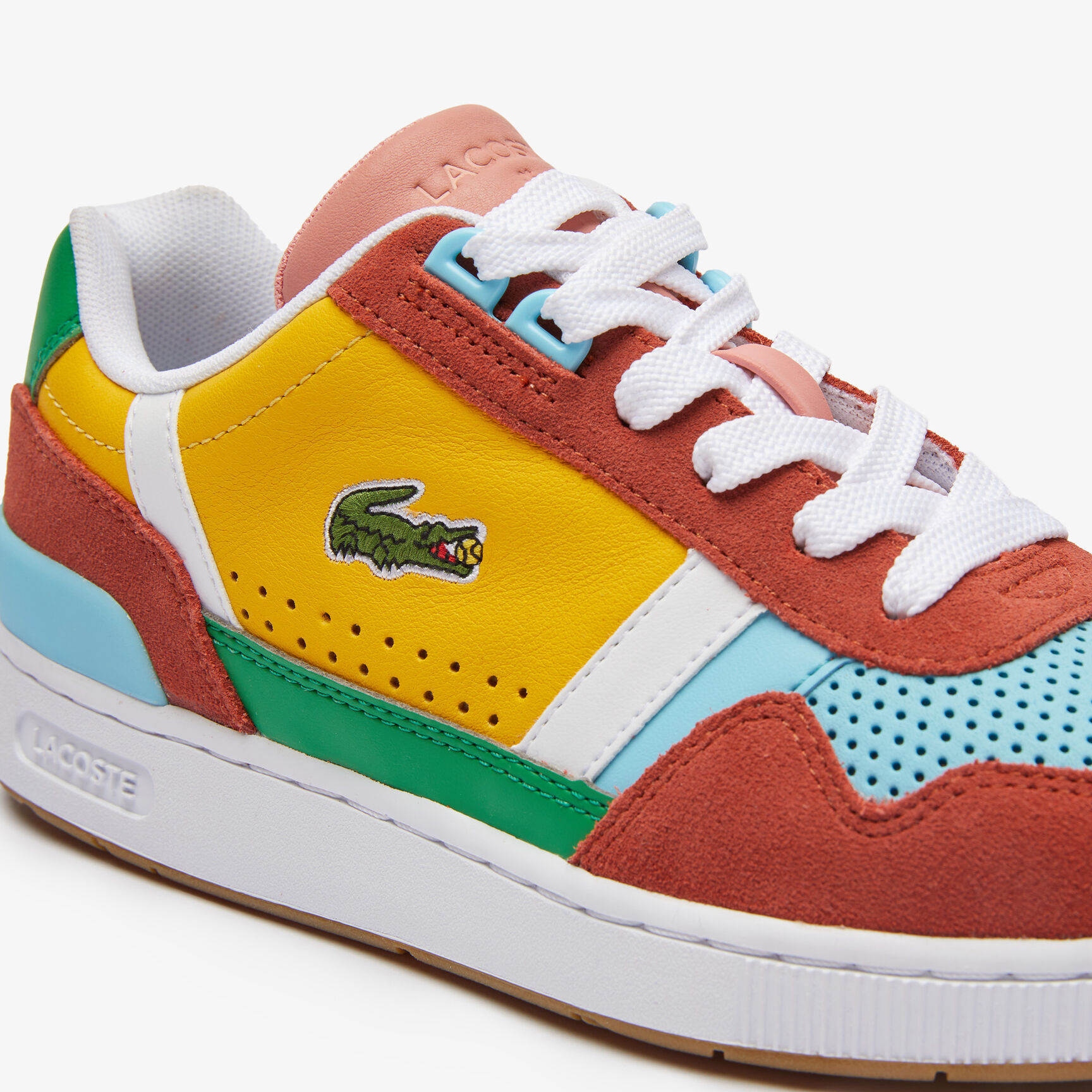 سنيكرز تي كليب جلد للنساء مجموعة Lacoste x Peanuts