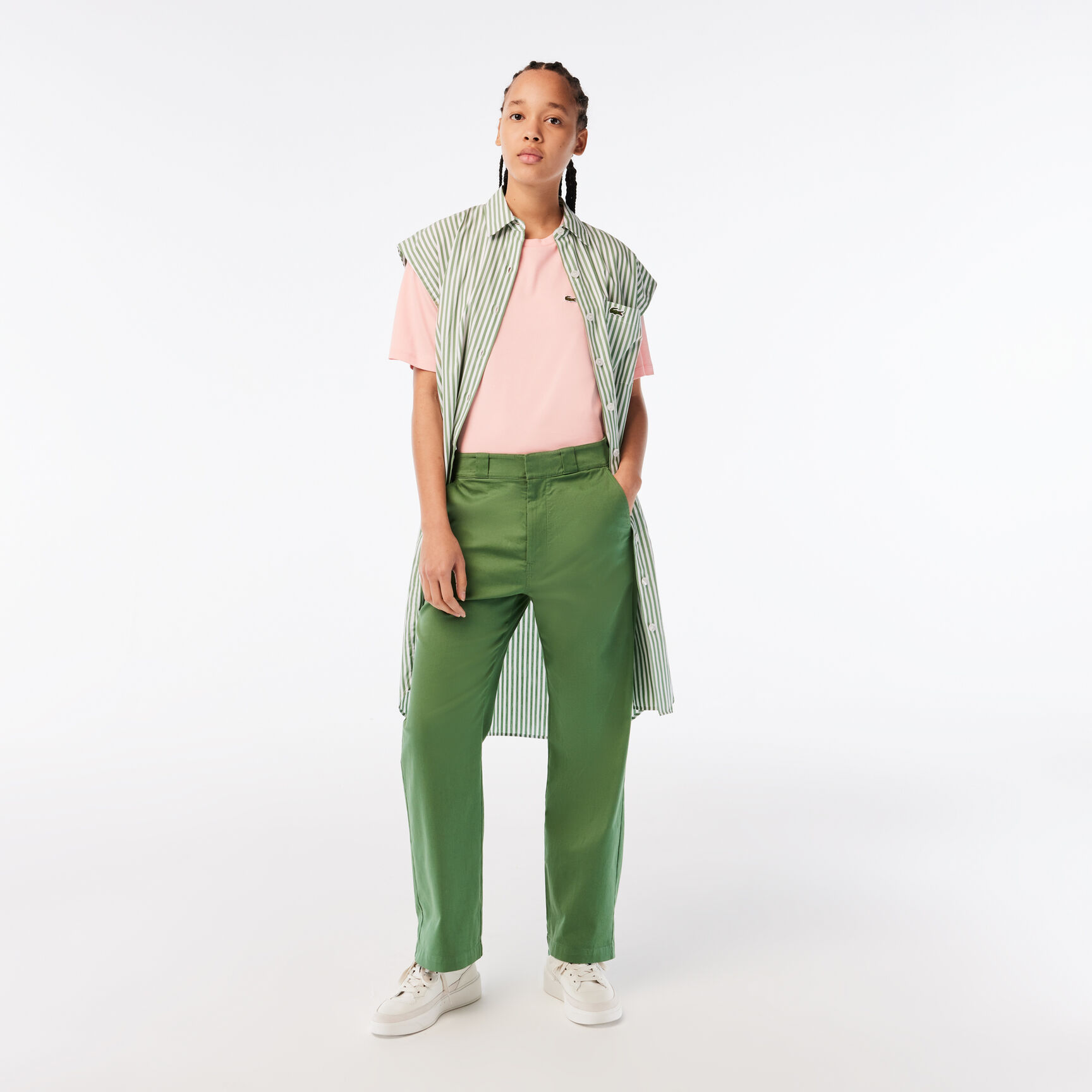 تي شيرت قطن بقصّة فضفاضة وفتحة رقبة على شكل حرف V للنساء تي شيرت قطن بقصّة فضفاضة وفتحة رقبة على شكل حرف V للنساء