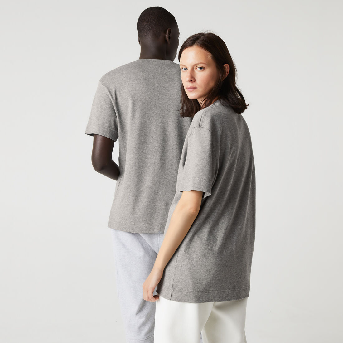 قطعة بيجامة علوية برقبة بلون مغاير