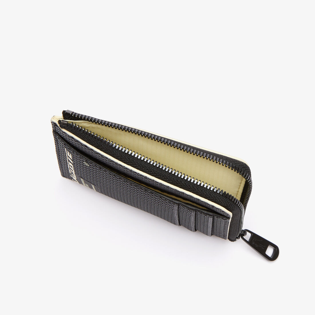 حافظات بطاقات لاكوست بنقشة حروف بلون مغاير للرجال حافظات بطاقات لاكوست بنقشة حروف بلون مغاير للرجال