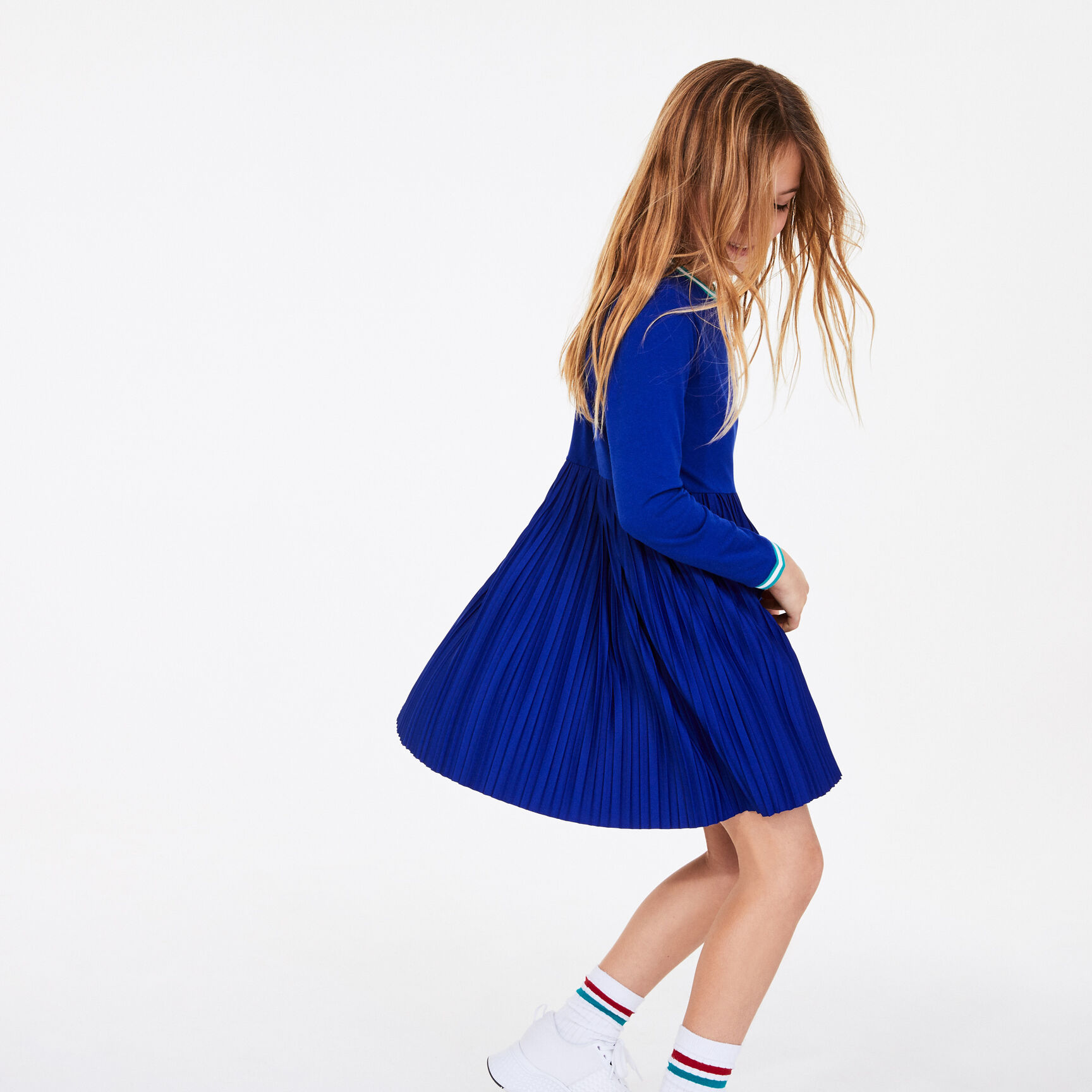 فستان قطن بطيات مع فتحة رقبة مستديرة للبنات