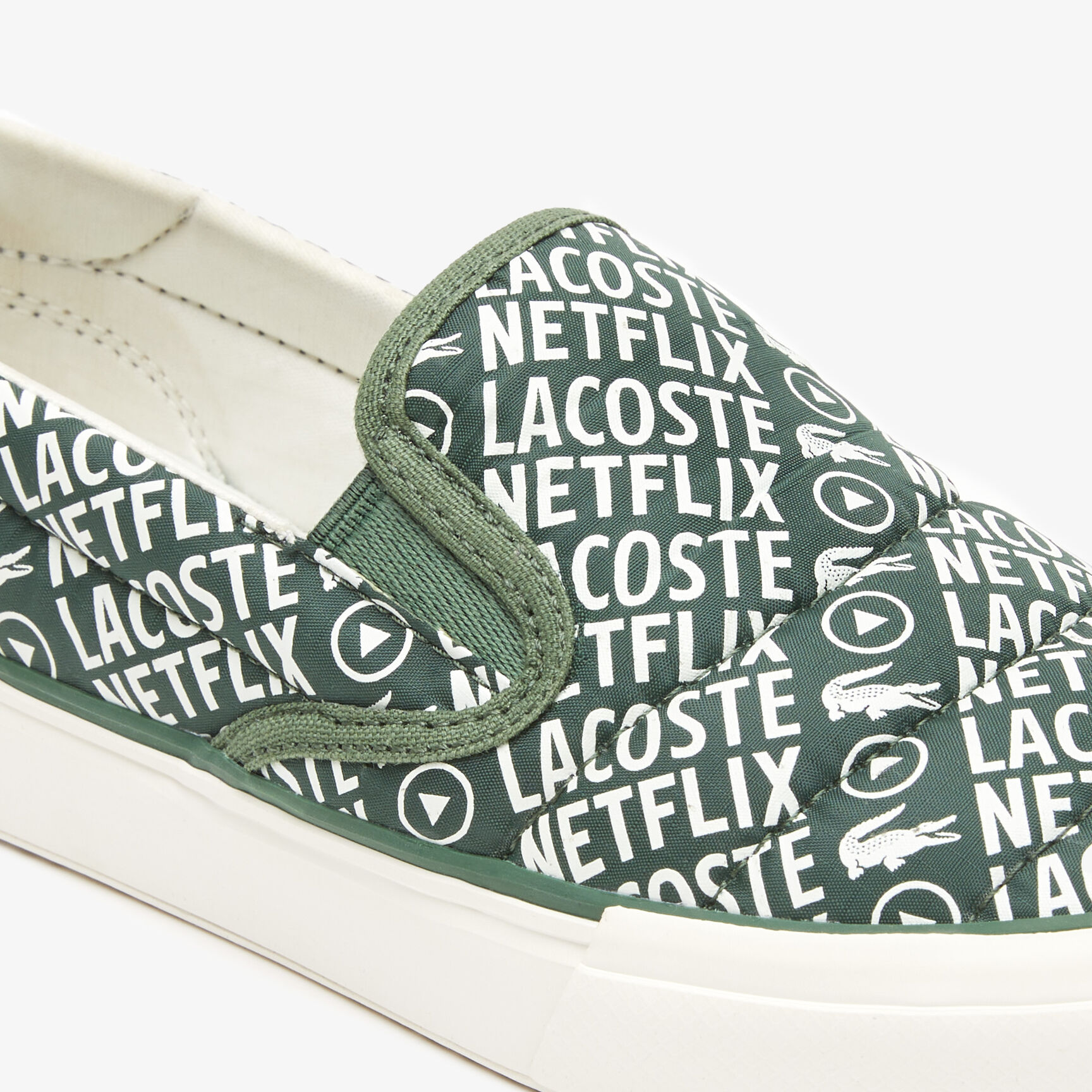 حذاء لاكوست جامب سيرف سهل الارتداء من القماش مجموعة Lacoste × Netflix للأطفال حذاء لاكوست جامب سيرف سهل الارتداء من القماش مجموعة Lacoste × Netflix للأطفال
