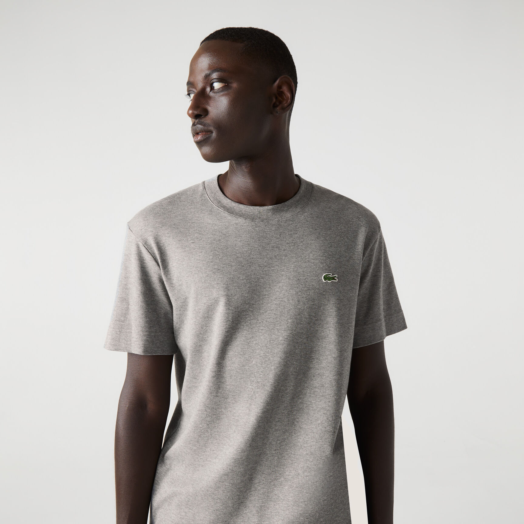 قطعة بيجامة علوية برقبة بلون مغاير قطعة بيجامة علوية برقبة بلون مغاير