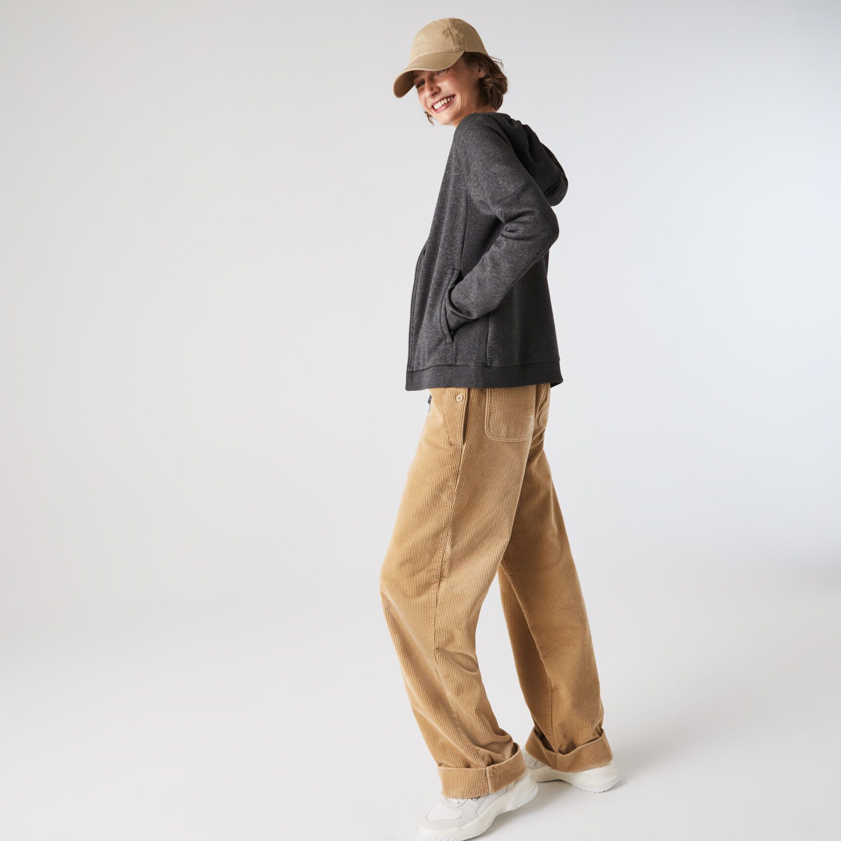 سويت شيرت للتنس من الصوف بسحاب وغطاء رأس مجموعة Lacoste SPORT للنساء سويت شيرت للتنس من الصوف بسحاب وغطاء رأس مجموعة Lacoste SPORT للنساء