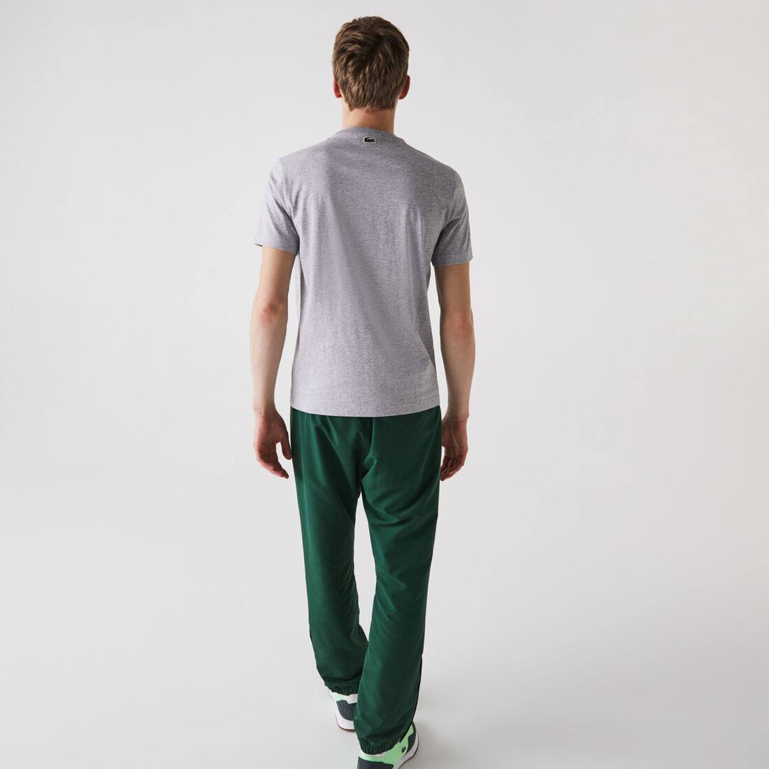 تيشيرت قطن بفتحة رقبة مستديرة وطبعة متشققة بشعار الماركة للرجال تيشيرت قطن بفتحة رقبة مستديرة وطبعة متشققة بشعار الماركة للرجال