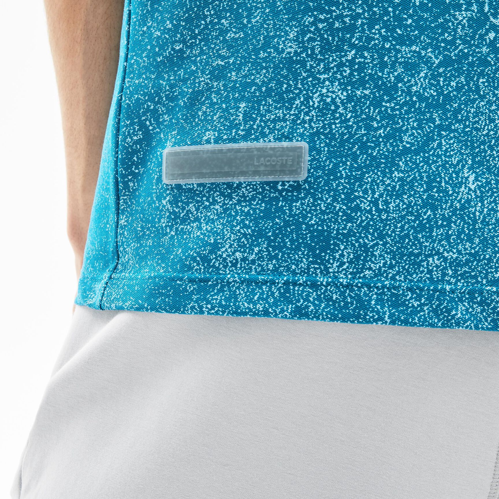 قميص تي-شيرت برقبة مستديرة مصنوع من نسيج فائق الخفة من مجموعة Lacoste Motion للرجال قميص تي-شيرت برقبة مستديرة مصنوع من نسيج فائق الخفة من مجموعة Lacoste Motion للرجال