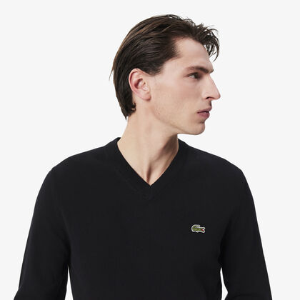 سترة قطنية أحادية اللون بفتحة رقبة على شكل حرف V