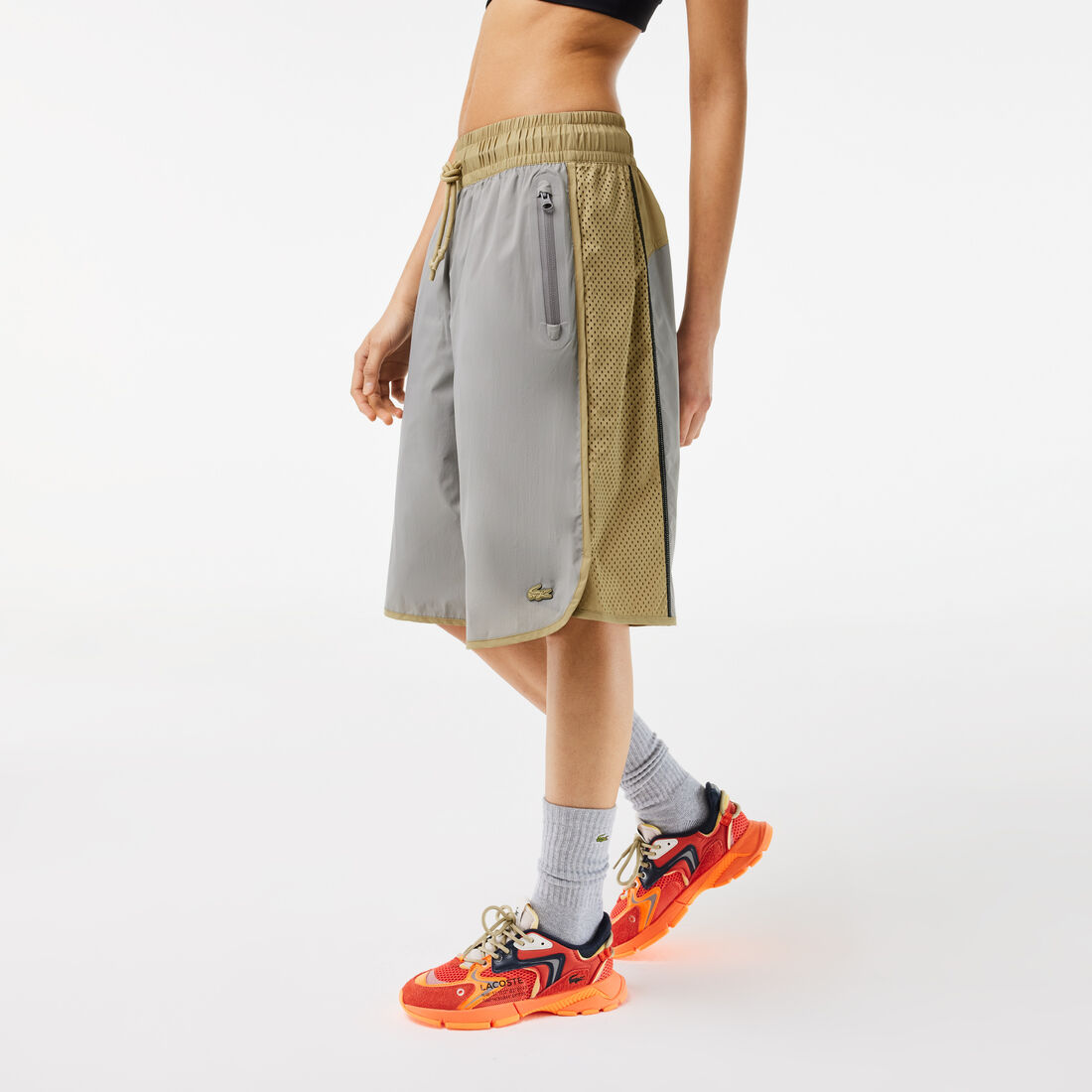 شورت برمودا لاكوست تفتا بلونين للنساء شورت برمودا لاكوست تفتا بلونين للنساء