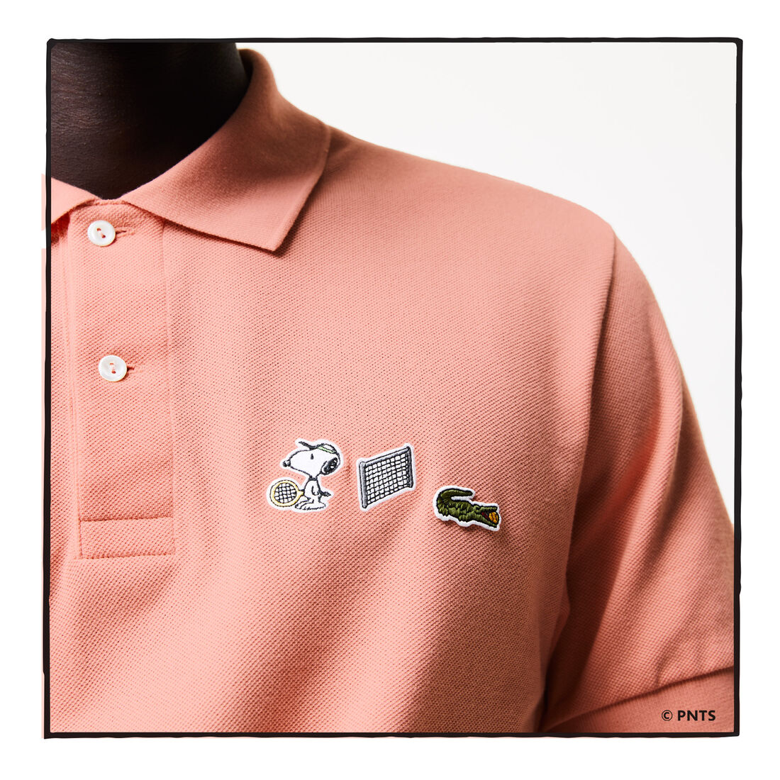 قميص بولو من القطن العضوي الرجالي من مجموعة Lacoste x Peanuts قميص بولو من القطن العضوي الرجالي من مجموعة Lacoste x Peanuts