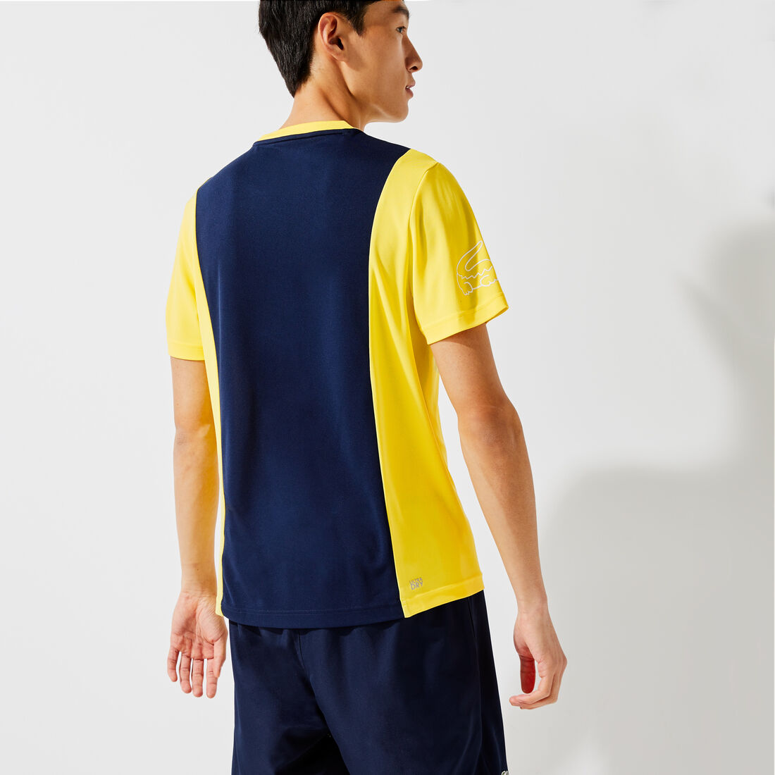 تيشيرت رياضي للرجال ثنائي اللون من مجموعة Lacoste SPORT تيشيرت رياضي للرجال ثنائي اللون من مجموعة Lacoste SPORT