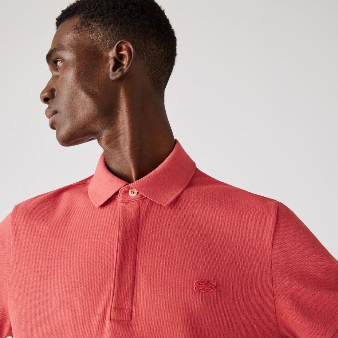 قميص بولو بيكيه باريسي بقصة عادية قميص بولو بيكيه باريسي بقصة عادية