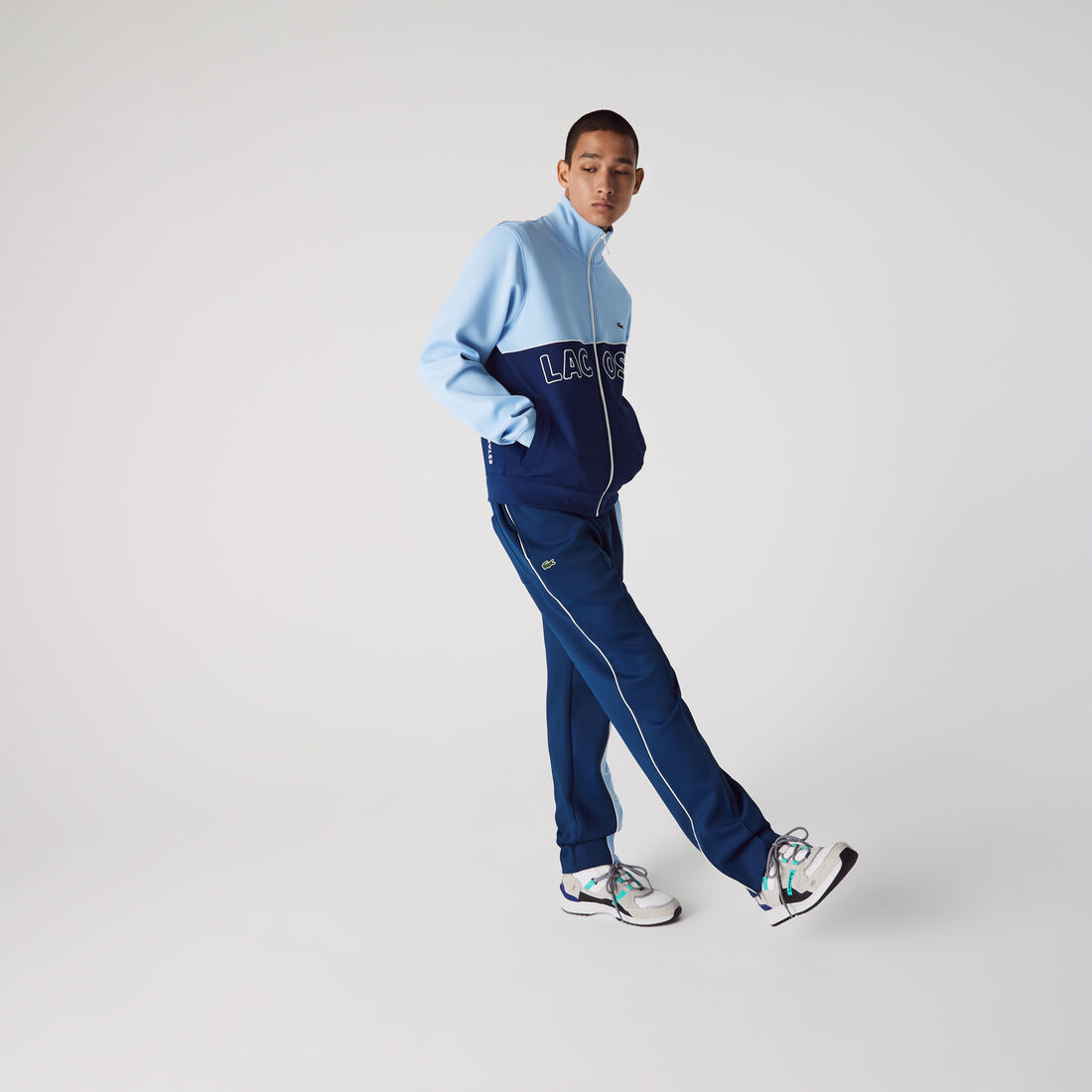 بنطال رياضي من النيوبرين الخفيف مع كتل لونية من مجموعة Lacoste LIVE للجنسين بنطال رياضي من النيوبرين الخفيف مع كتل لونية من مجموعة Lacoste LIVE للجنسين