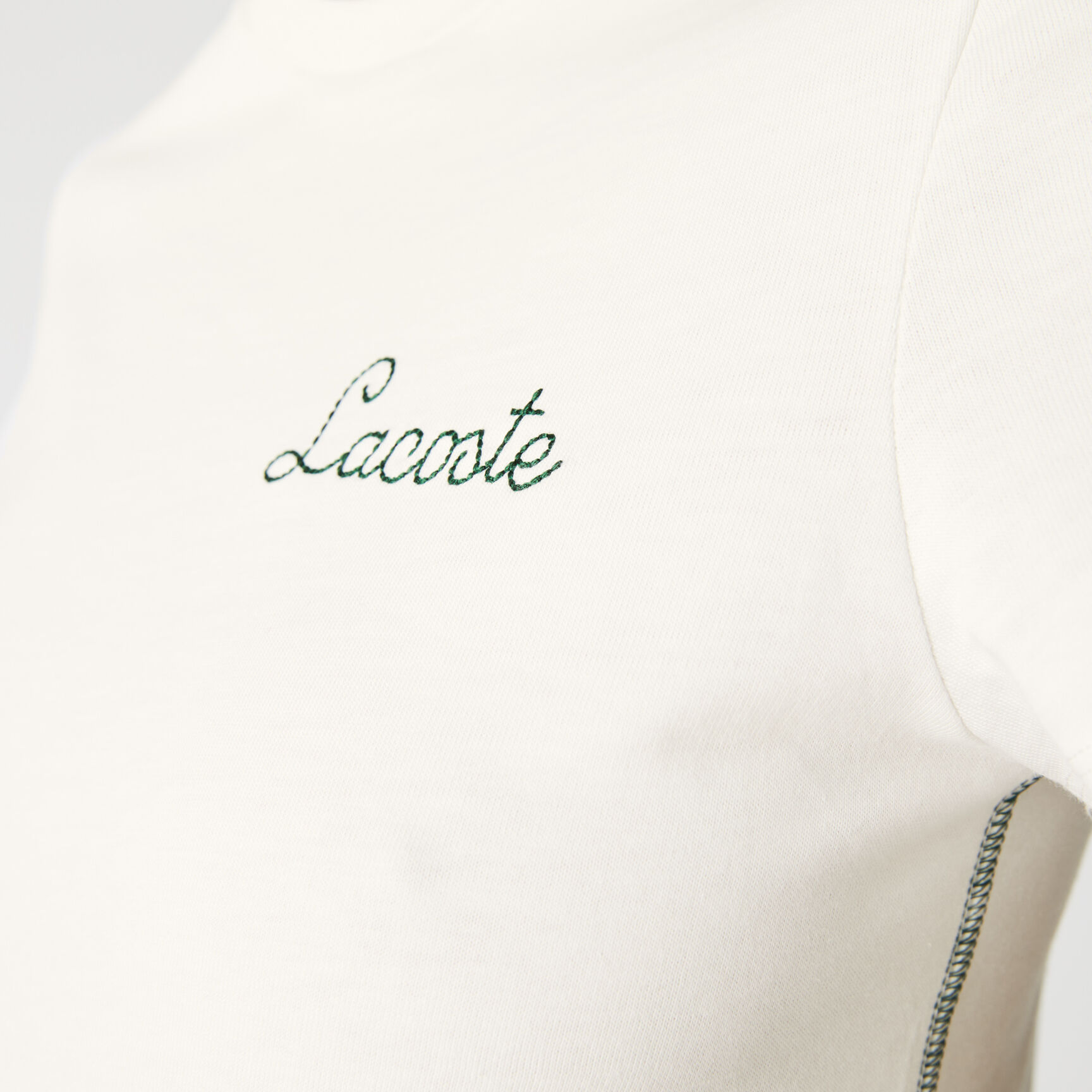 تيشيرت نسائي قطني مطرز بياقة دائرية تيشيرت نسائي قطني مطرز بياقة دائرية