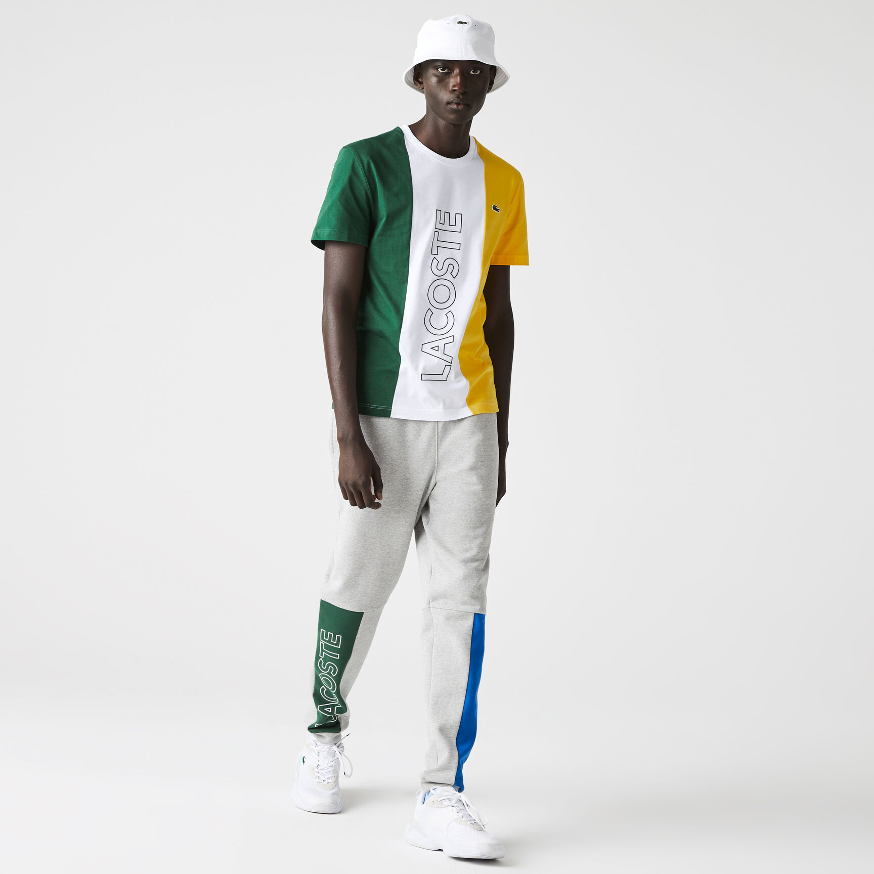 تيشيرت قطن بفتحة رقبة مستديرة وشعار الماركة للرجال