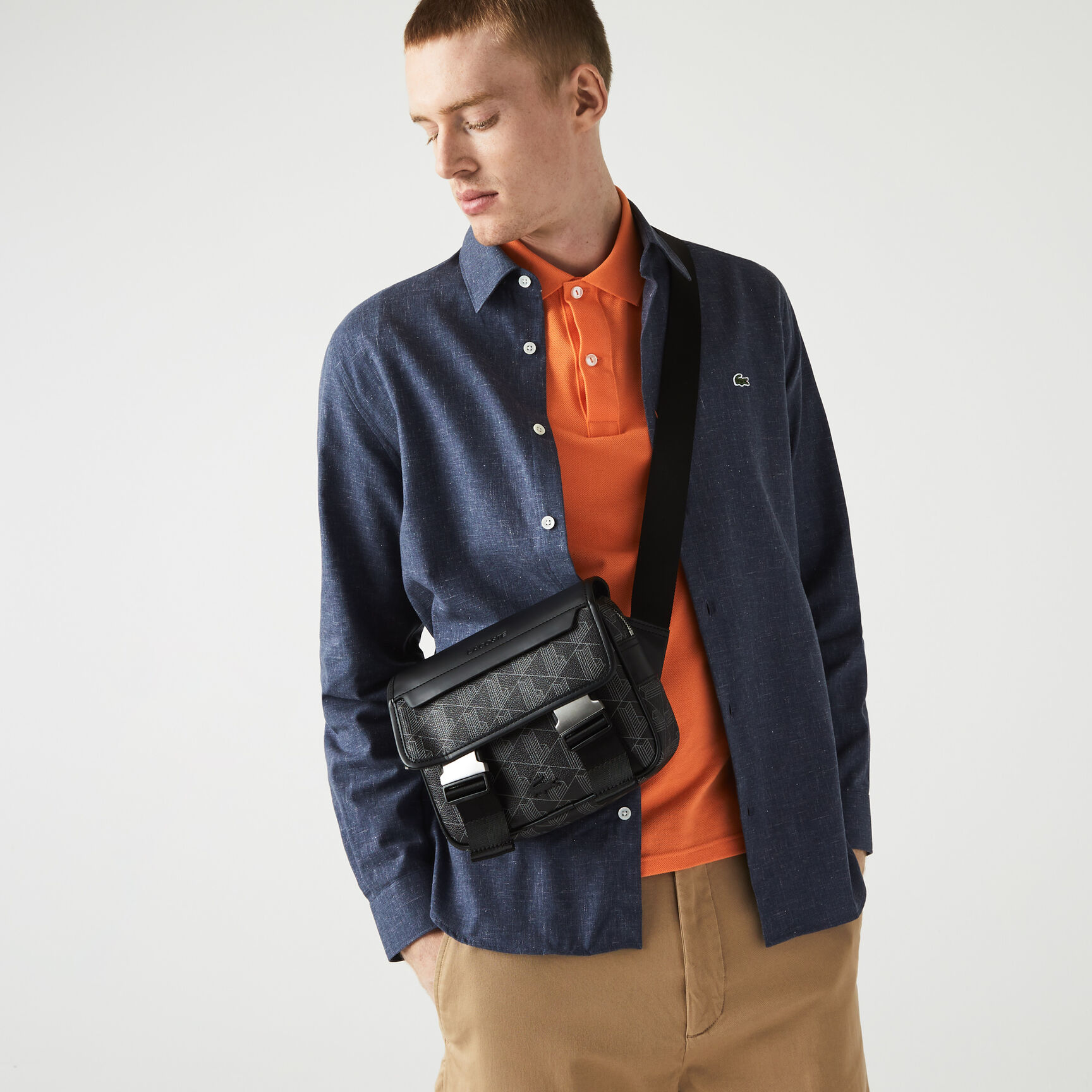 حقيبة مسنجر ذا بليند بمشبك قنب بشعار الماركة للرجال Men's The Blend Clipped Monogram Canvas Messenger Bag - NH3787LX-H45