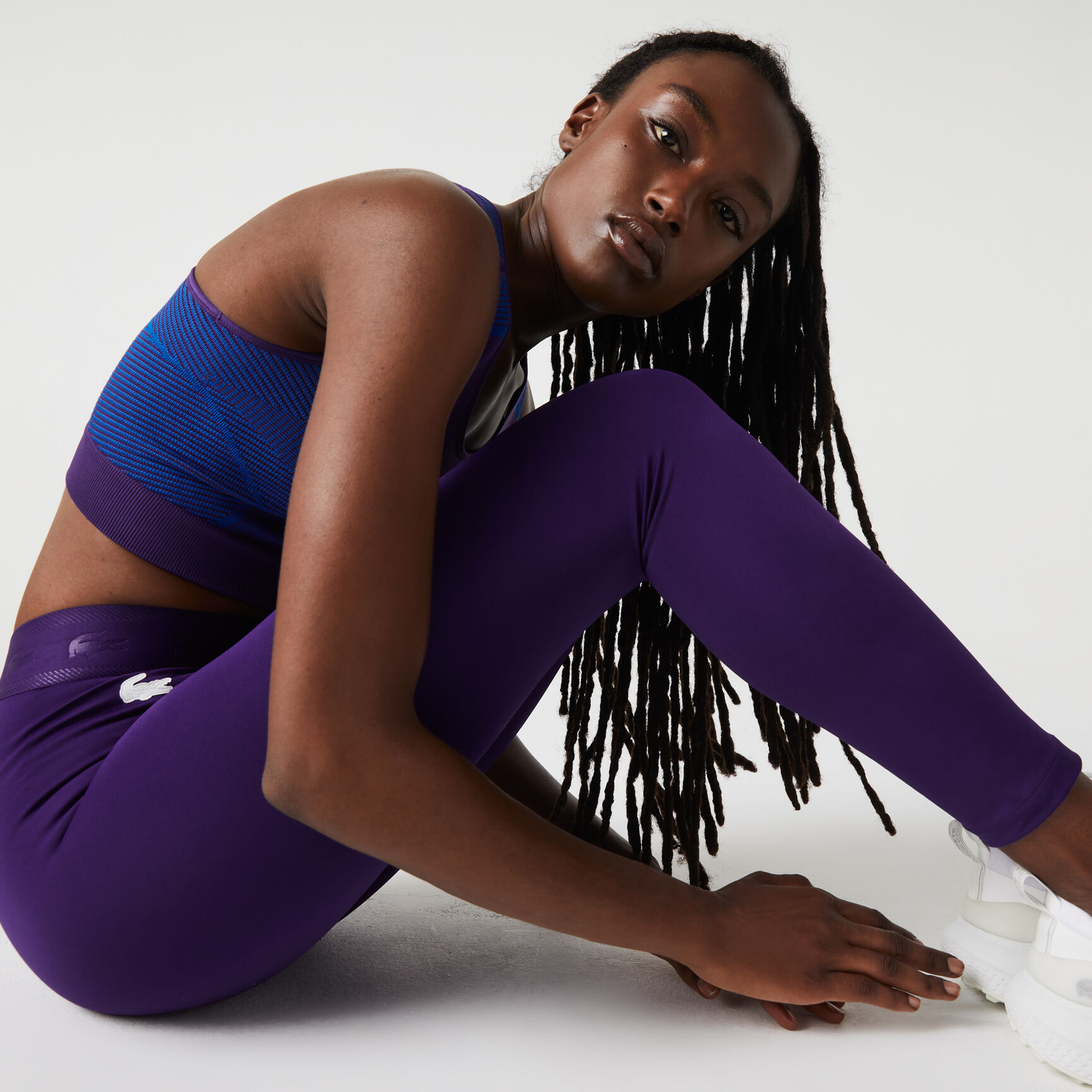 لغينغز بطبعات وعبارات لاكوست للنساء من مجموعة Lacoste SPORT لغينغز بطبعات وعبارات لاكوست للنساء من مجموعة Lacoste SPORT