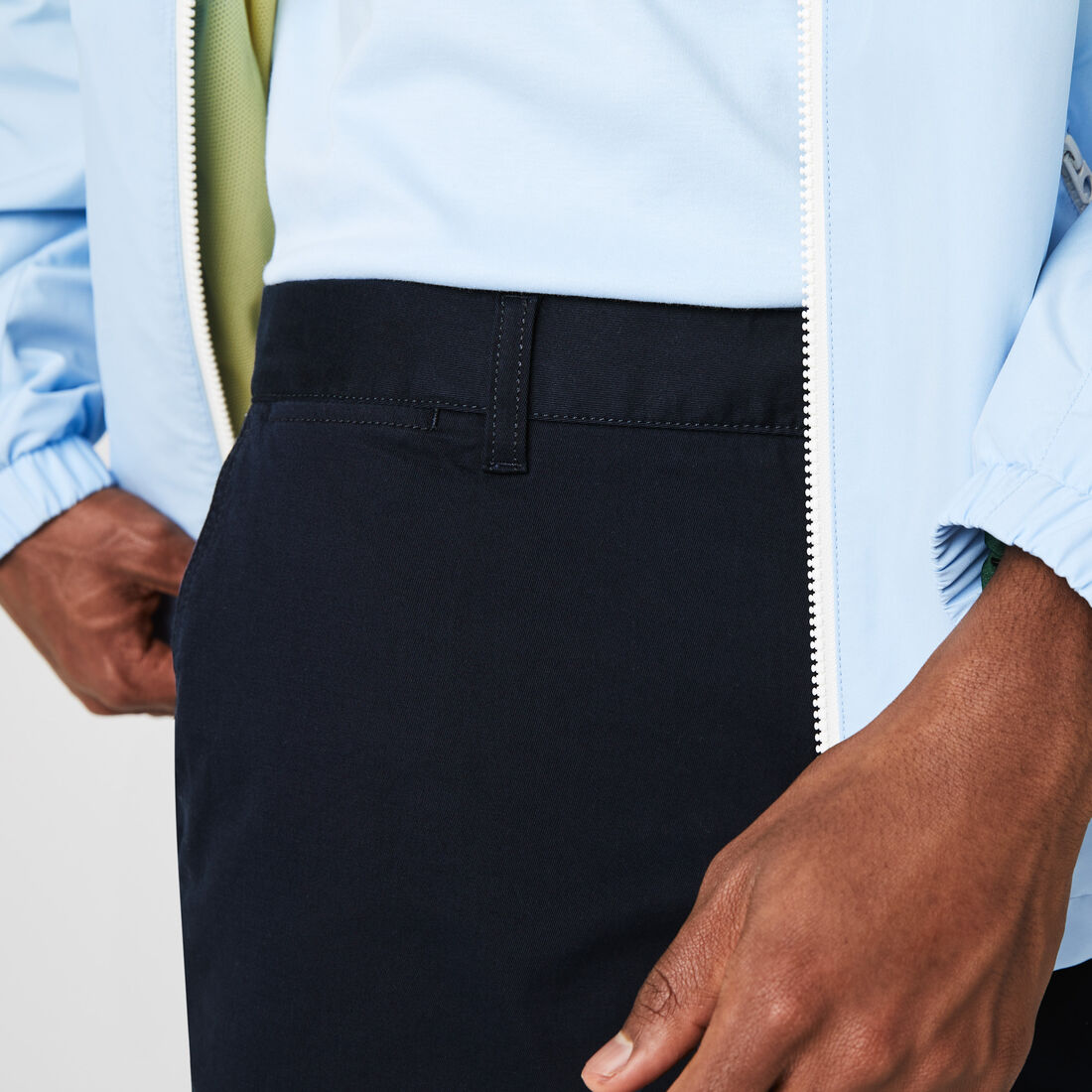 شورت بيرمودا من الجبردين المرن بقصة ضيقة للرجال شورت بيرمودا من الجبردين المرن بقصة ضيقة للرجال