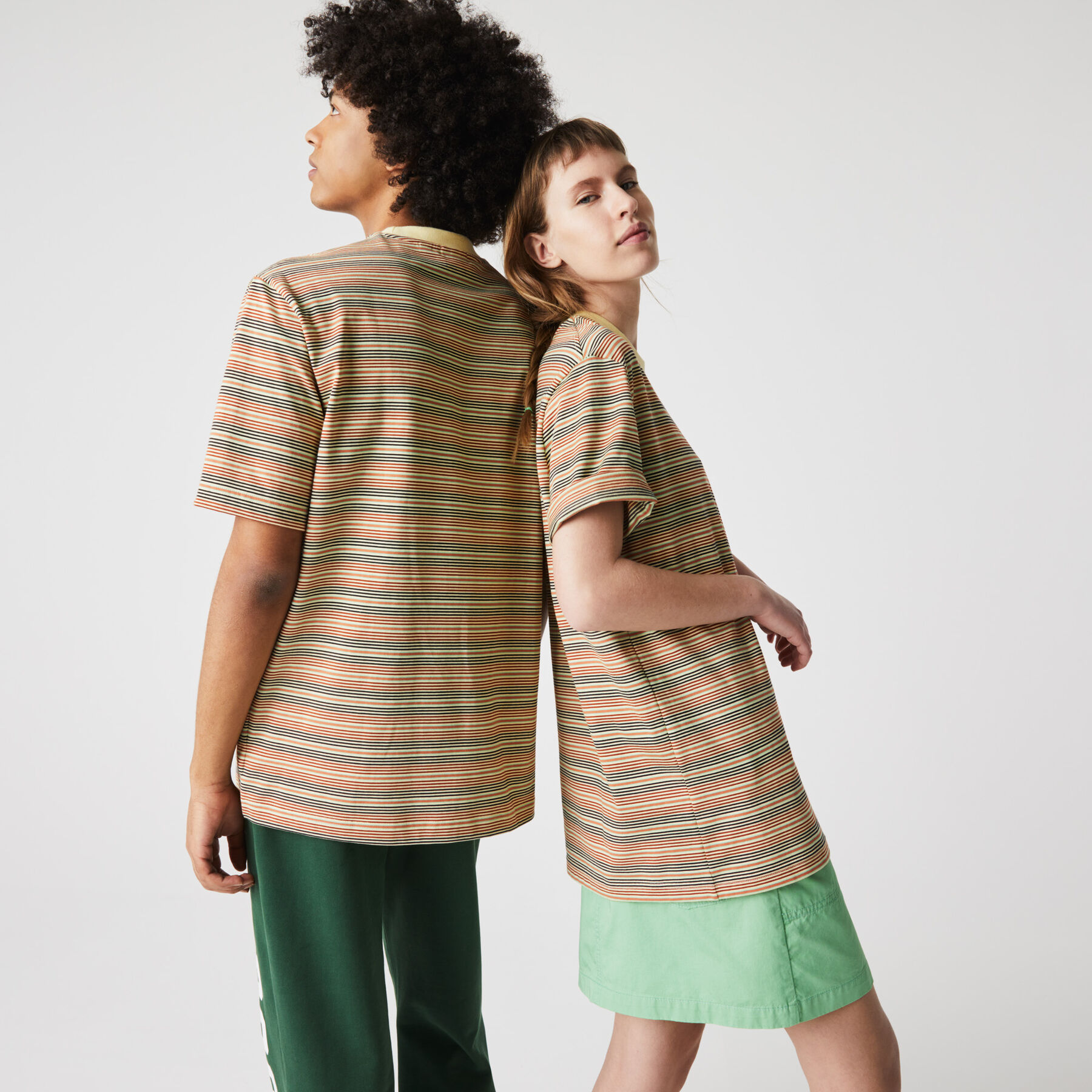 تي شيرت قطني مقلم للجنسين بفتحة رقبة مستديرة وقصة فضفاضة مجموعة Lacoste LIVE لاكوست تي شيرت قطني مقلم للجنسين بفتحة رقبة مستديرة وقصة فضفاضة مجموعة lacoste live
