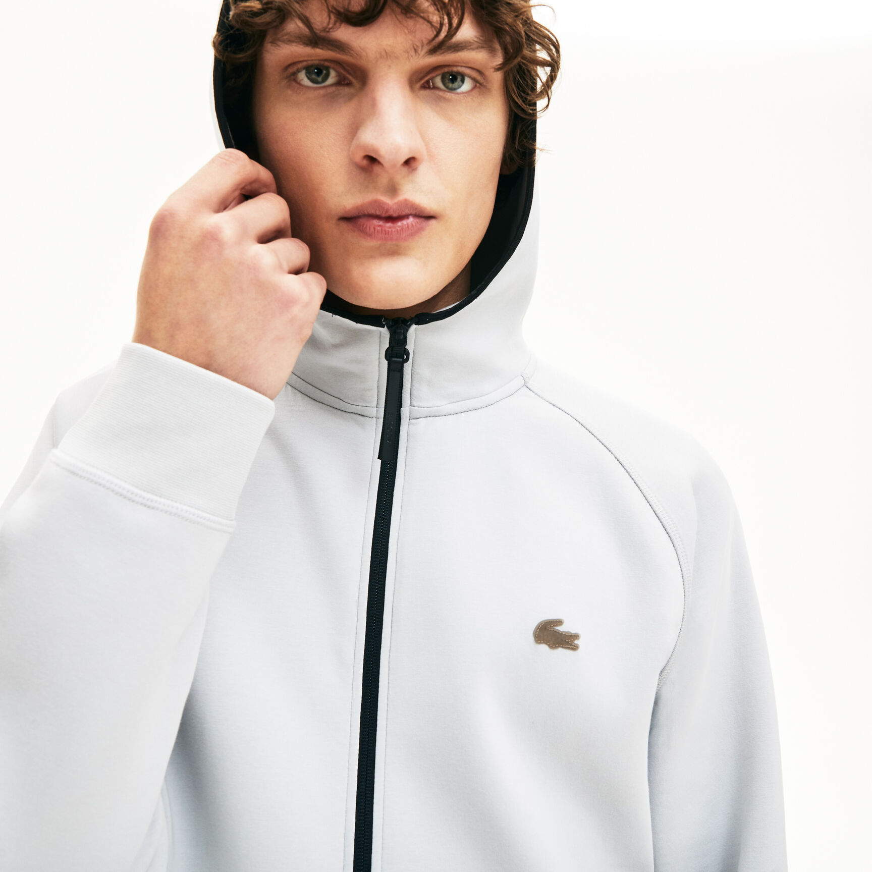 قميص ثقيل مزود بغطاء للرأس من مجموعة Lacoste Motion للرجال قميص ثقيل مزود بغطاء للرأس من مجموعة Lacoste Motion للرجال