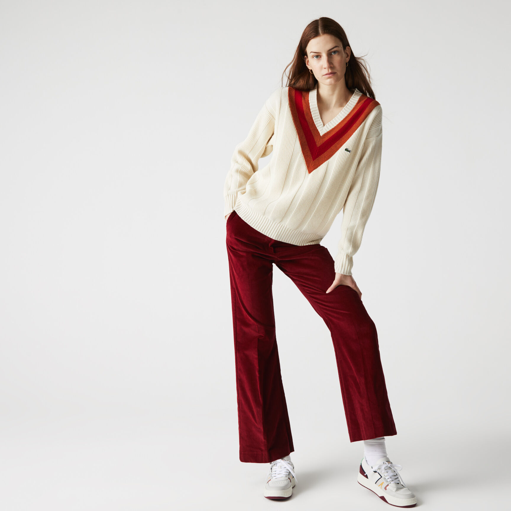 كنزة صوفية منسوجة بياقة على شكل V للنساء كنزة صوفية منسوجة بياقة على شكل V للنساء