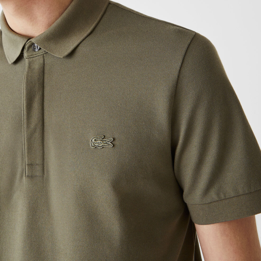 قميص بولو بيكيه باريسي بقصة عادية قميص بولو بيكيه باريسي بقصة عادية