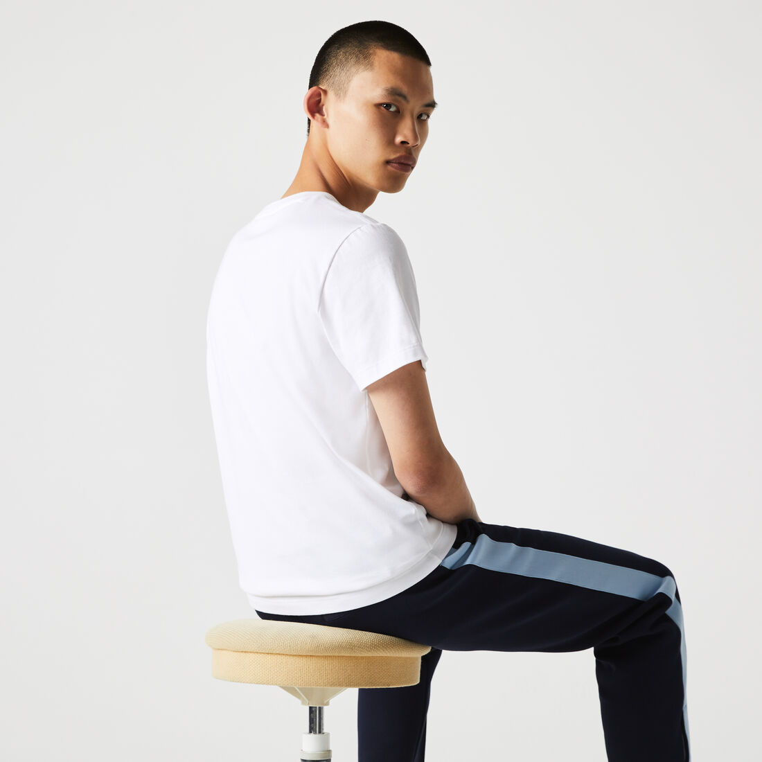 تيشيرت رجالي من القطن العضوي بياقة مستديرة ملونة تيشيرت رجالي من القطن العضوي بياقة مستديرة ملونة