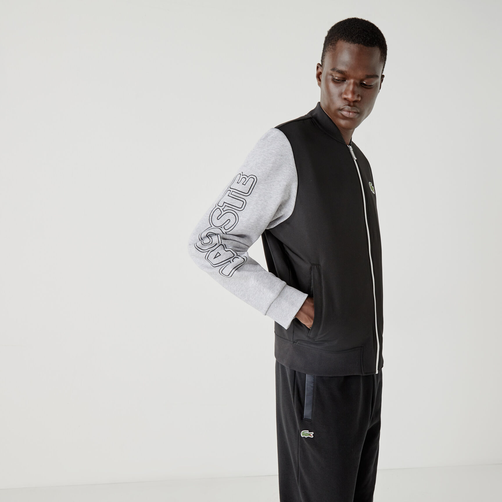 جاكيت تيدي بسحاب من الصوف مع طبعة ثنائية اللون للرجال من مجموعة Lacoste SPORT جاكيت تيدي بسحاب من الصوف مع طبعة ثنائية اللون للرجال من مجموعة Lacoste SPORT