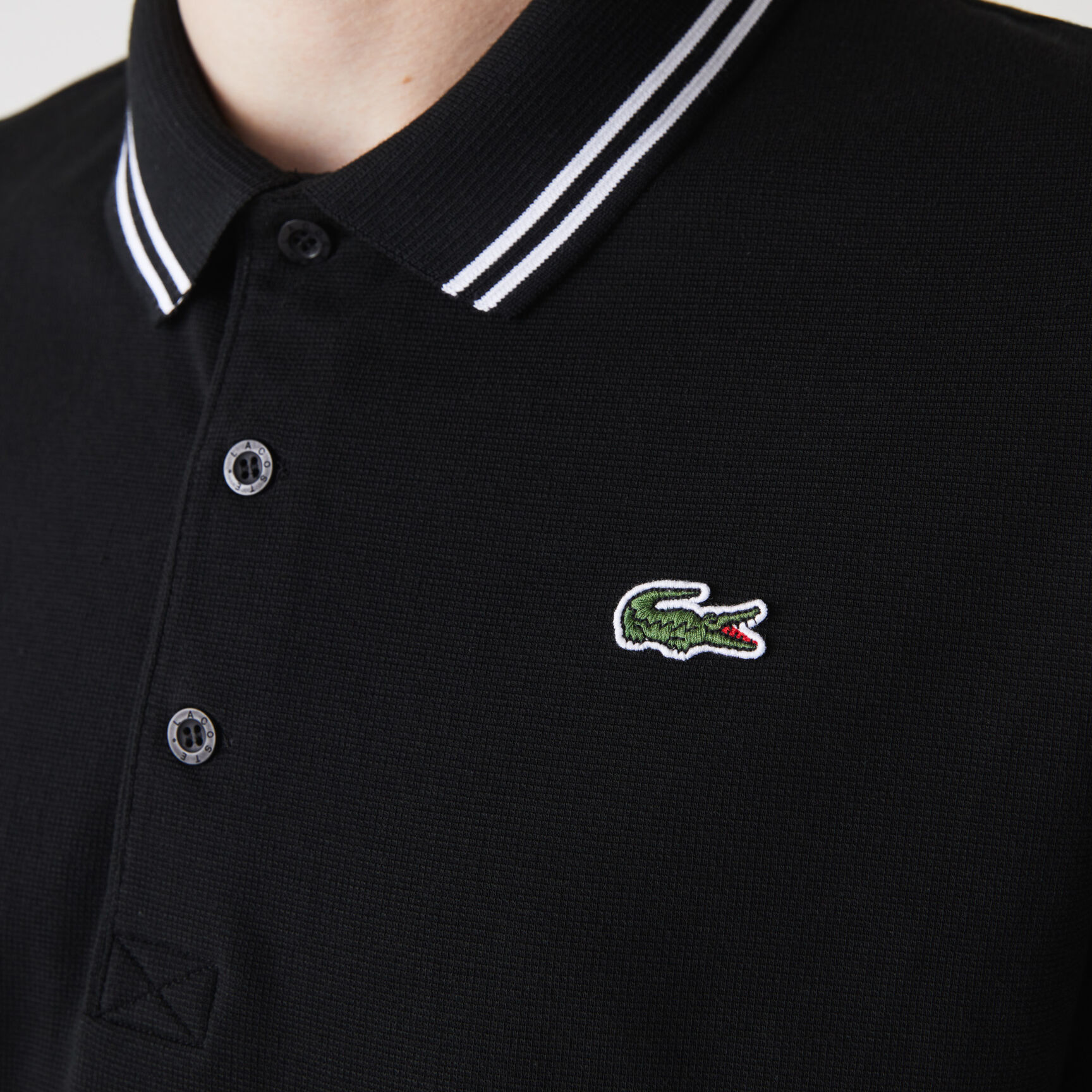 قميص بولو من القطن خفيف الوزن مع تفاصيل بلون مغاير من مجموعة Lacoste SPORT للرجال