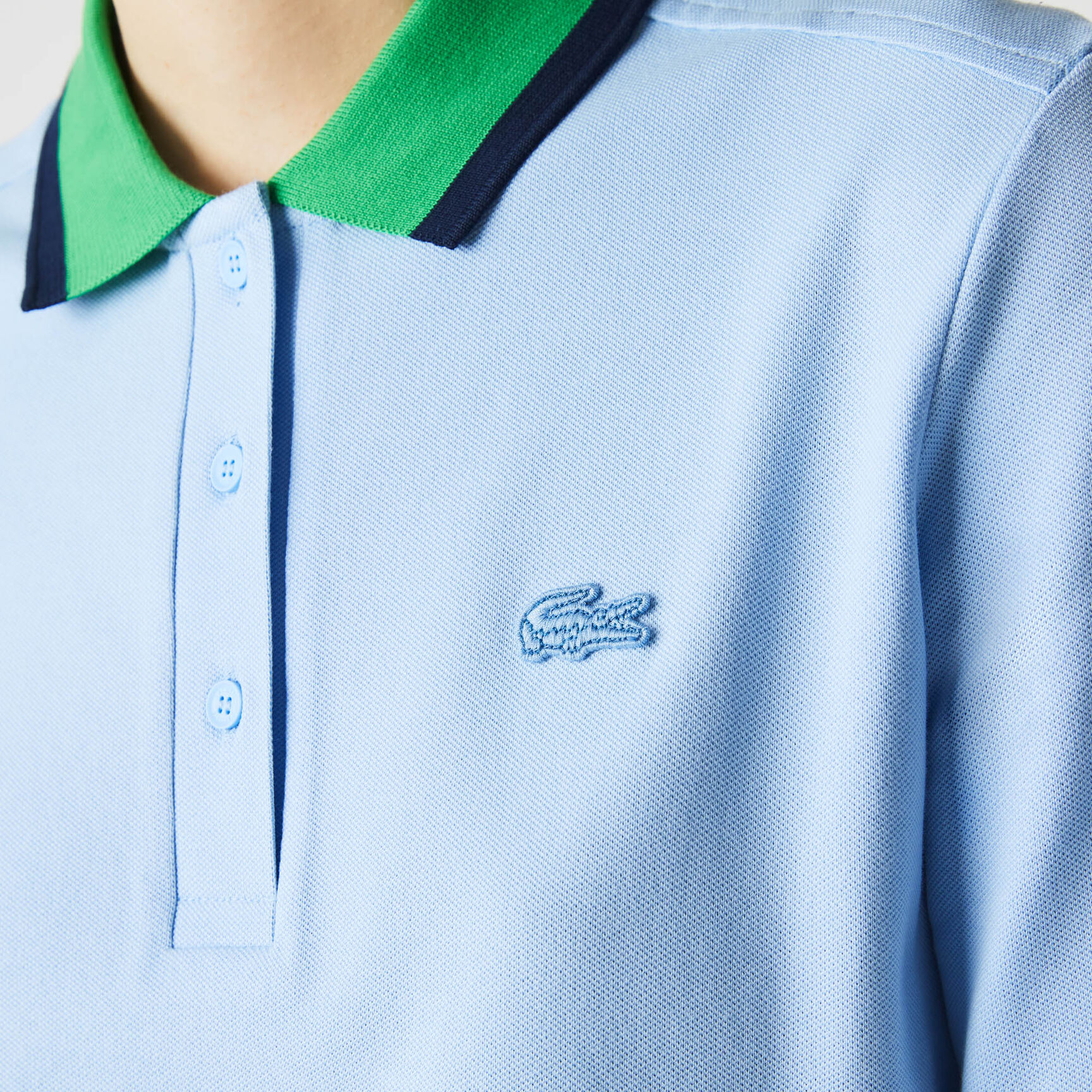 فستان بولو نسائي من قطن بيكيه المرن ذو ياقة متباينة فستان بولو نسائي من قطن بيكيه المرن ذو ياقة متباينة