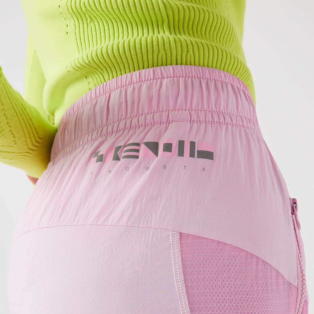 بنطال رياضي لاكوست بطبعة مستوحاة من عالم البحار للنساء بنطال رياضي لاكوست بطبعة مستوحاة من عالم البحار للنساء