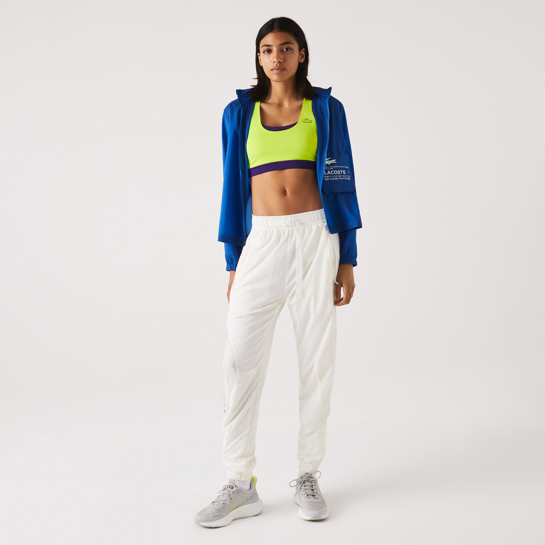 لاكوست حمالة صدر مقسمة بألوان بوليستر معاد تدويره للنساء من مجموعة lacoste sport