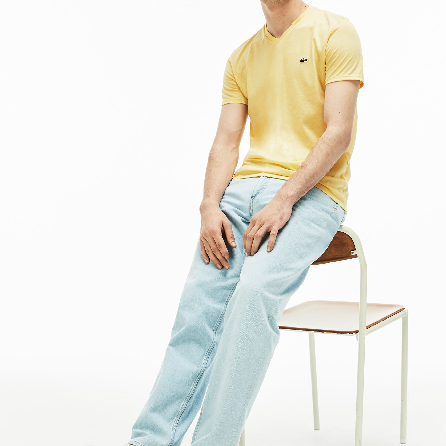 تي شيرت خفيف الوزن من القطن بيما برقبة على شكل حرف V تي شيرت خفيف الوزن من القطن بيما برقبة على شكل حرف V