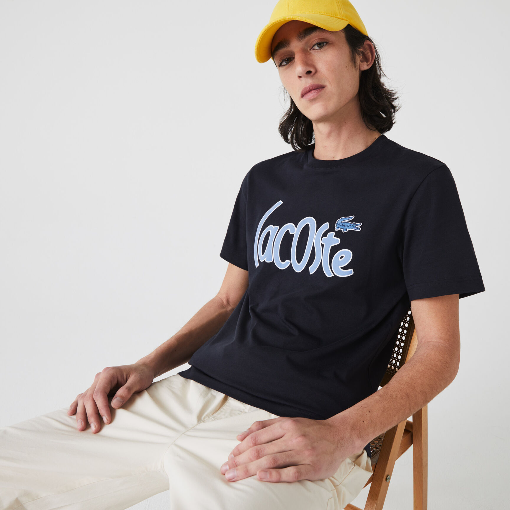 تي شيرت قطن للرجال بفتحة رقبة مستديرة وتوقيع مطبوع تي شيرت قطن للرجال بفتحة رقبة مستديرة وتوقيع مطبوع