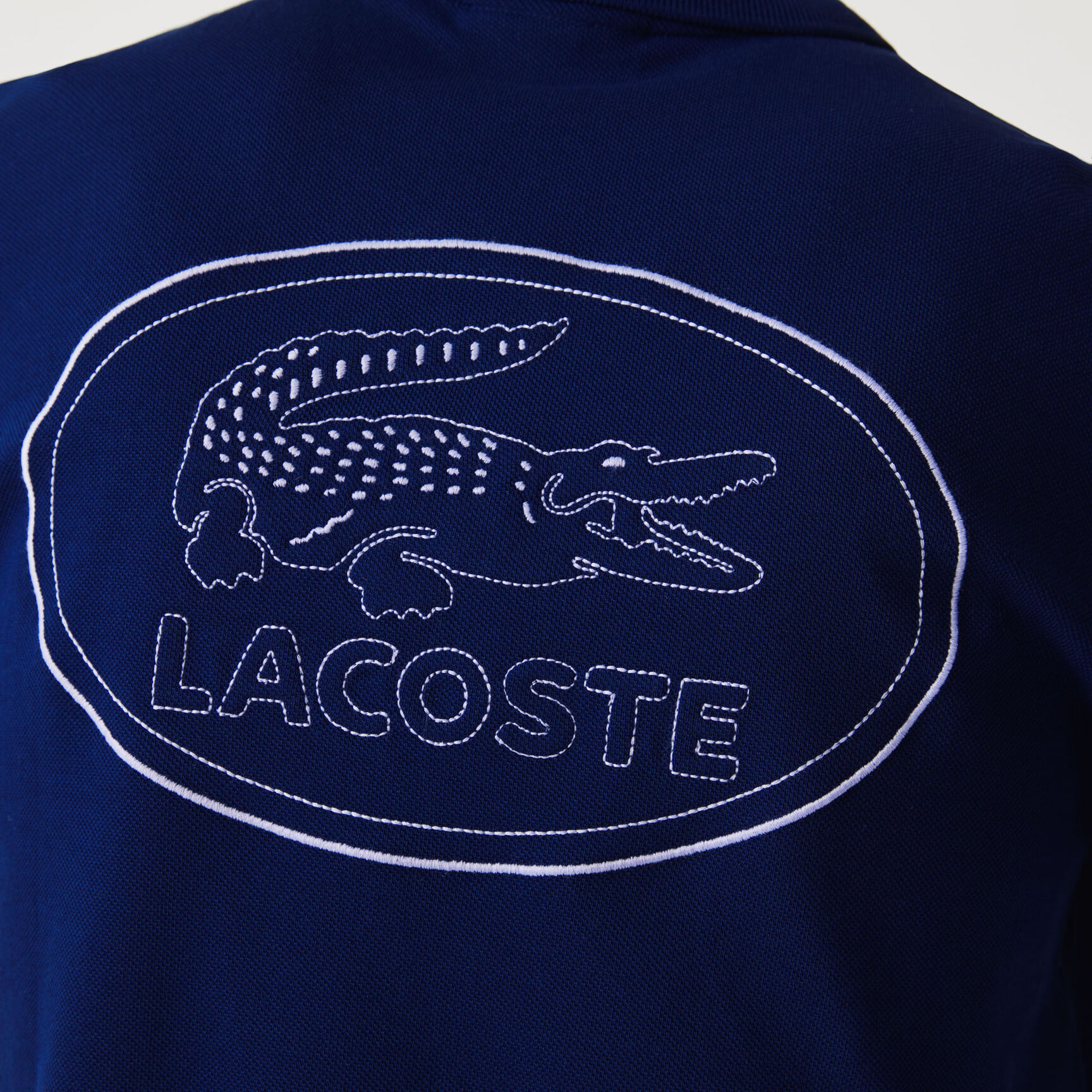 قميص بولو من بيكيه القطن للرجال شعار مطرز وقصة عادية قميص بولو من بيكيه القطن للرجال شعار مطرز وقصة عادية