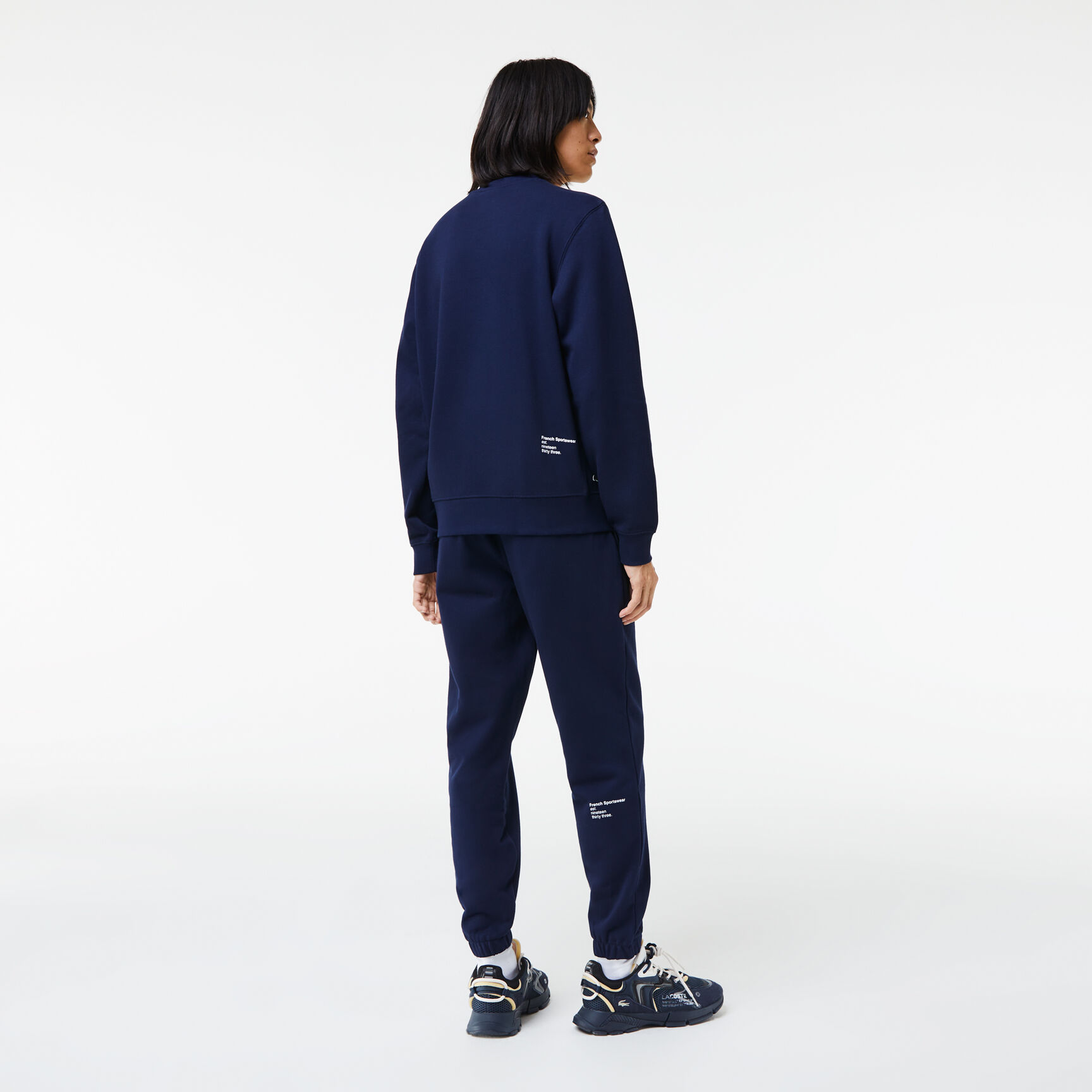 سويت شيرت لاكوست بفتحة رقبة مستديرة وطبعة حروف للرجال سويت شيرت لاكوست بفتحة رقبة مستديرة وطبعة حروف للرجال