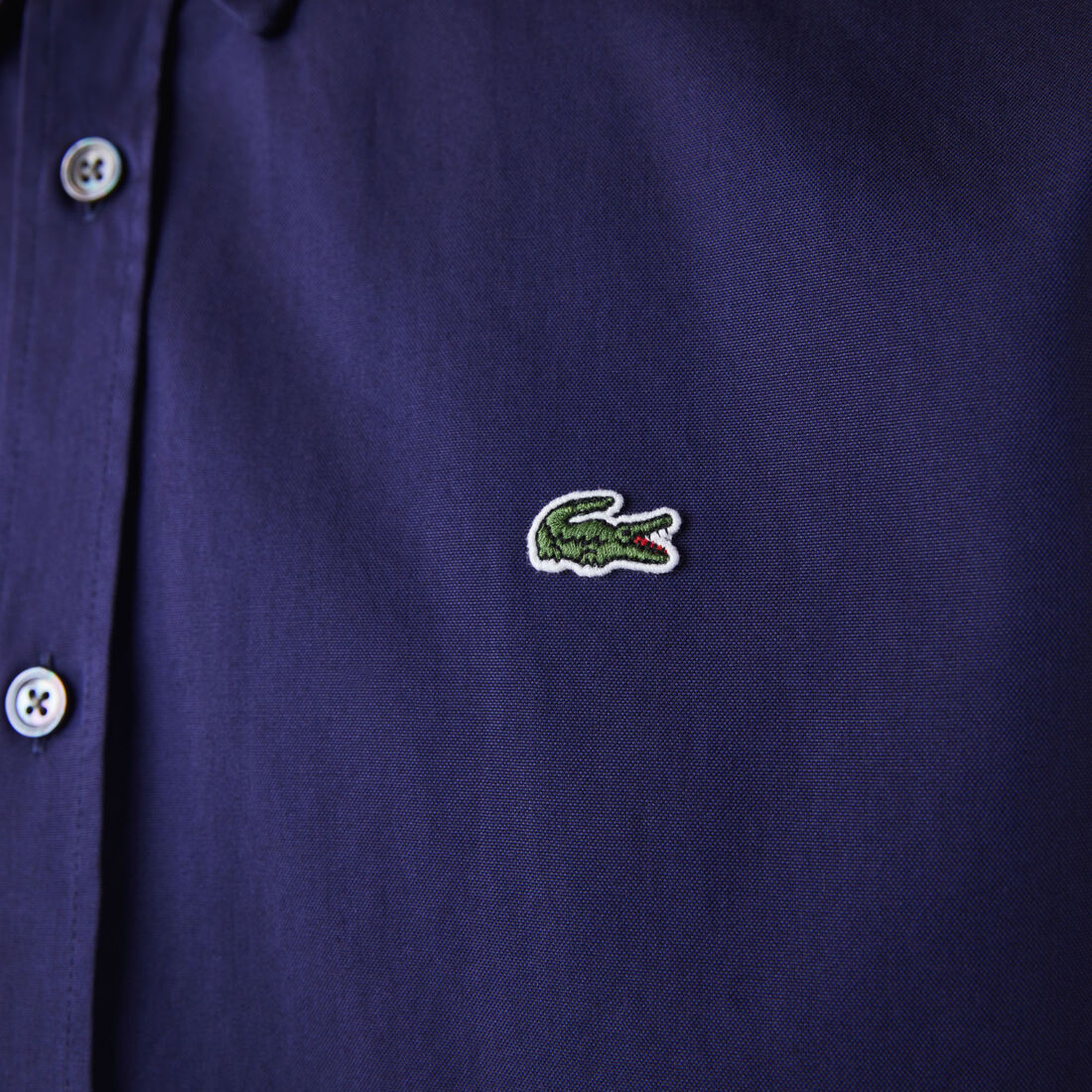 قميص قطني بقصّة عادية قميص قطني بقصّة عادية