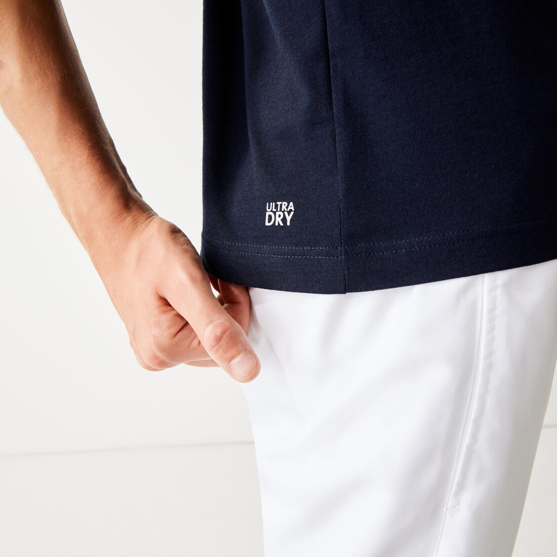 تي شيرت قطن من مجموعة Lacoste SPORT بالتعاون مع تصميم Youssef SY للرجال تي شيرت قطن من مجموعة Lacoste SPORT بالتعاون مع تصميم Youssef SY للرجال