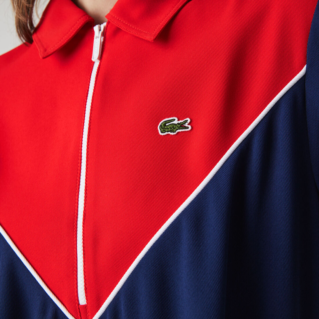 فستان بولو انسيابي بكتل لونية وياقة بسحاب للنساء فستان بولو انسيابي بكتل لونية وياقة بسحاب للنساء