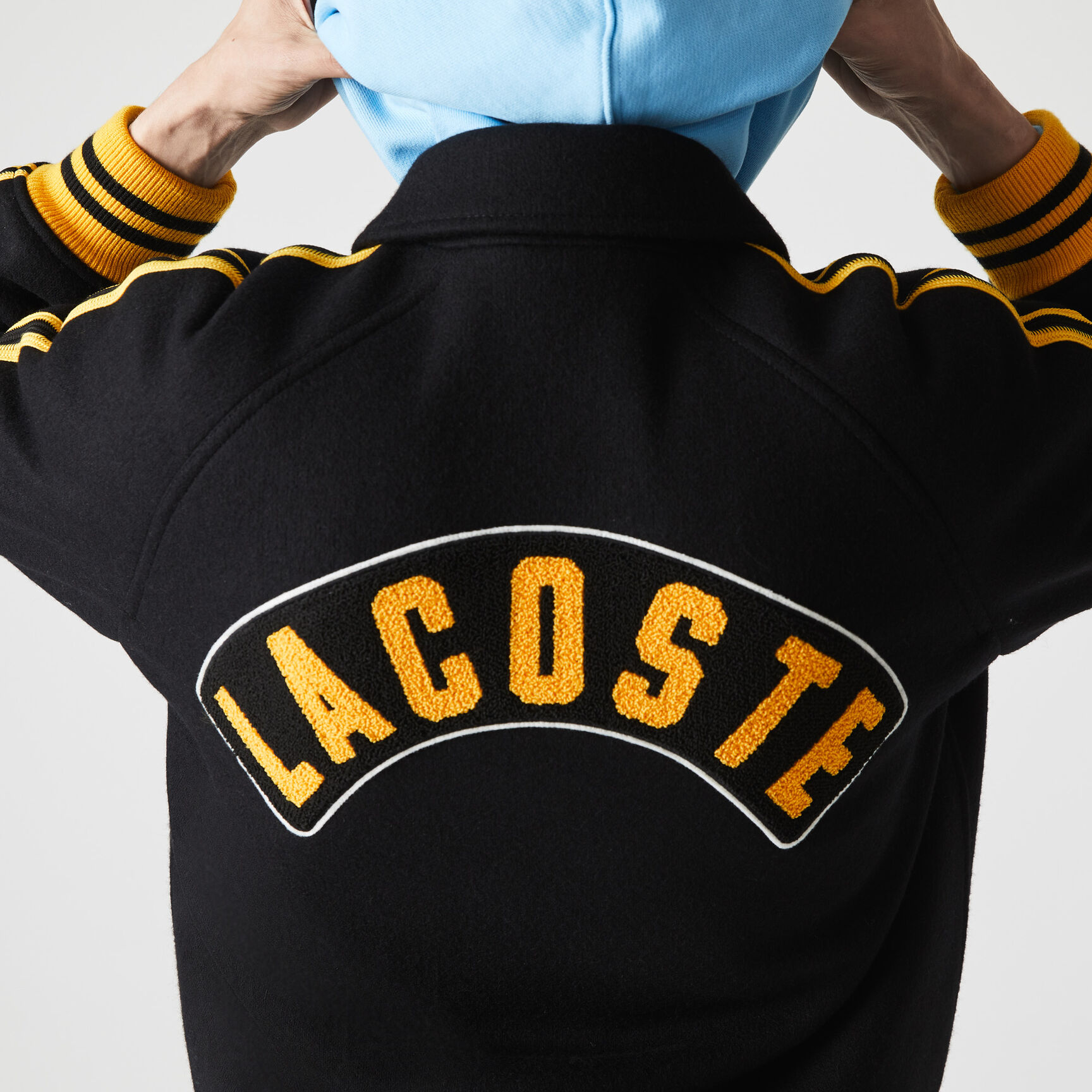 جاكيت من الصوف المخلوط بنمط تيدي من مجموعة Lacoste L!VE جاكيت من الصوف المخلوط بنمط تيدي من مجموعة Lacoste L!VE