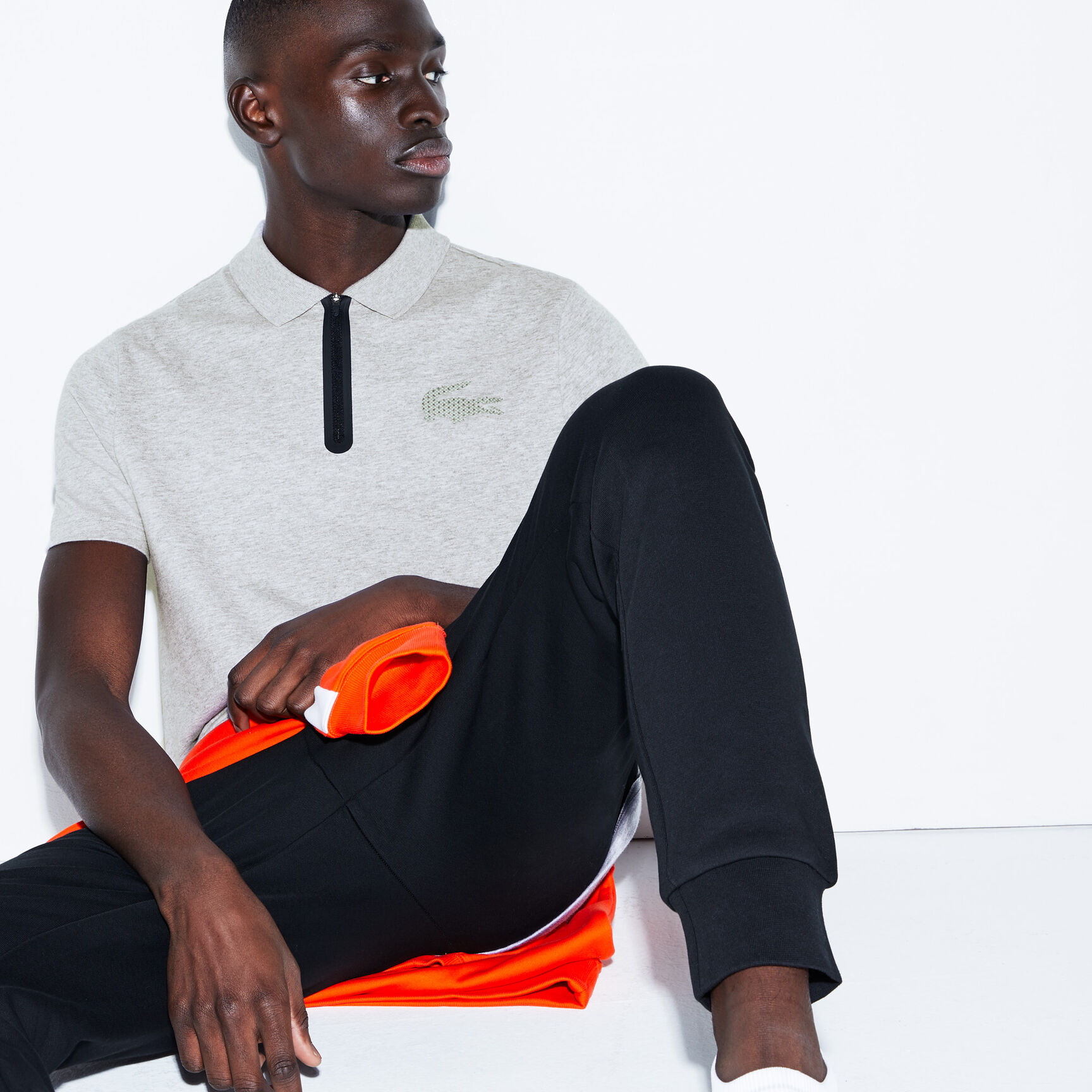 قميص بولو قطني للرجال بسحاب عند الياقة وعلامة التمساح المجسمة من مجموعة Lacoste SPORT