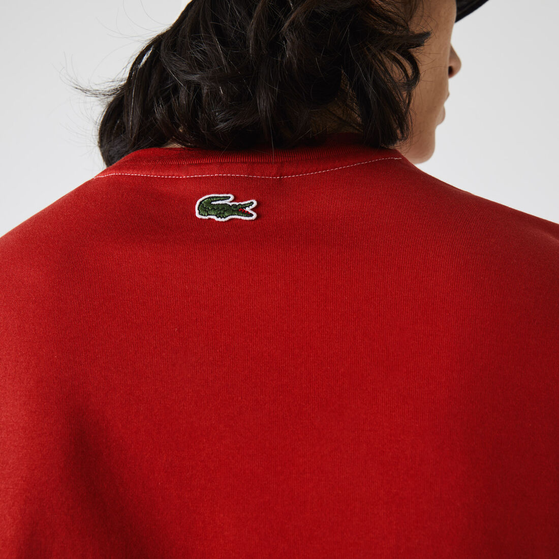 تيشيرت قطن بفتحة رقبة مستديرة وطبعة Lacoste 27 للرجال تيشيرت قطن بفتحة رقبة مستديرة وطبعة Lacoste 27 للرجال