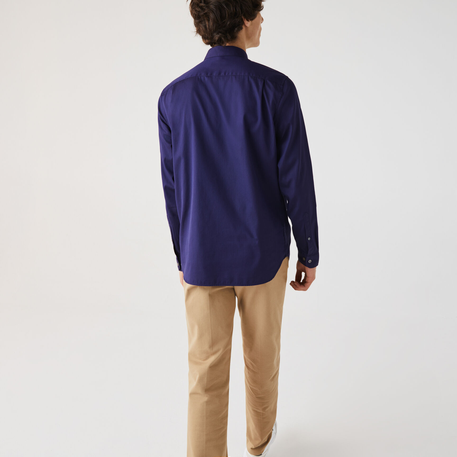 قميص قطني بقصّة عادية قميص قطني بقصّة عادية