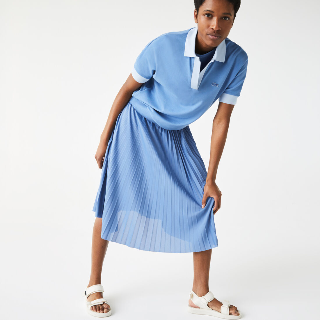 قميص بولو بيكيه انسيابي للنساء بقصة فضفاضة وياقة واسعة قميص بولو بيكيه انسيابي للنساء بقصة فضفاضة وياقة واسعة