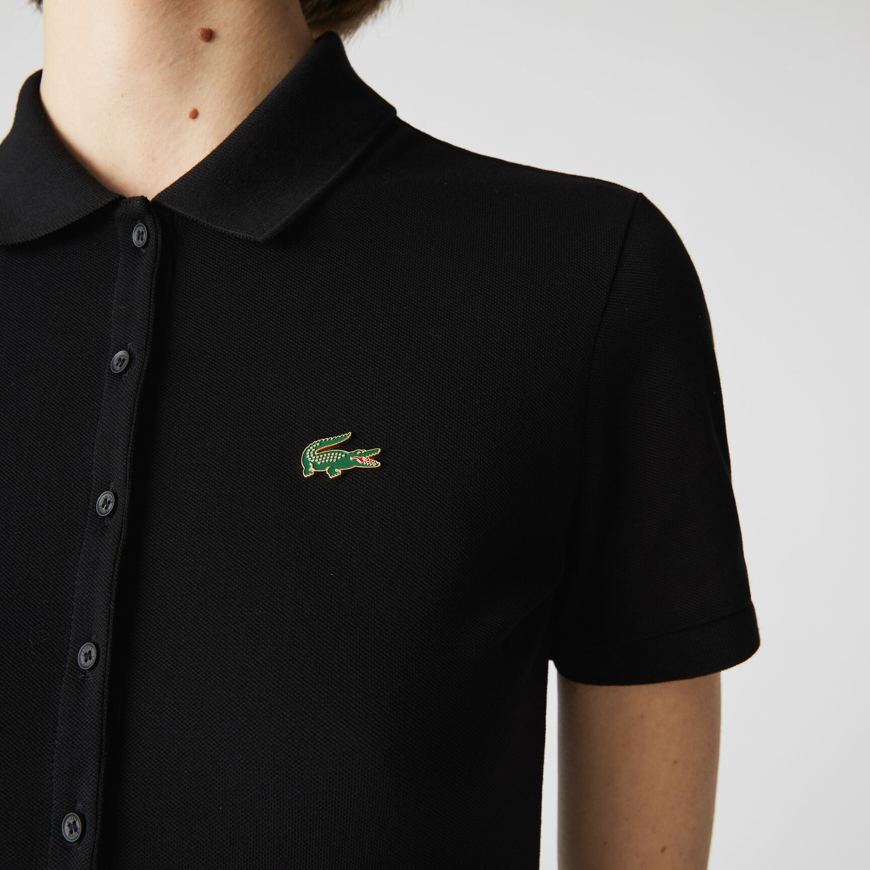 فستان بولو بيكيه القطن المرن مجموعة Lacoste LIVE للنساء فستان بولو بيكيه القطن المرن مجموعة Lacoste LIVE للنساء