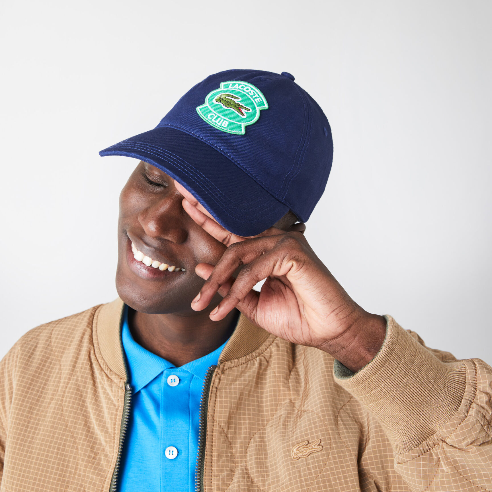 كاب قطني مع شارة للرجال كاب قطني مع شارة للرجال