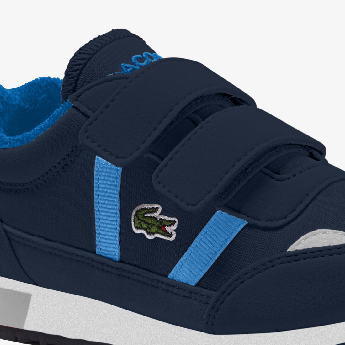 سنيكرز لاكوست بارتنر من خامات صناعية بتفاصيل ملونة للرضع سنيكرز لاكوست بارتنر من خامات صناعية بتفاصيل ملونة للرضع