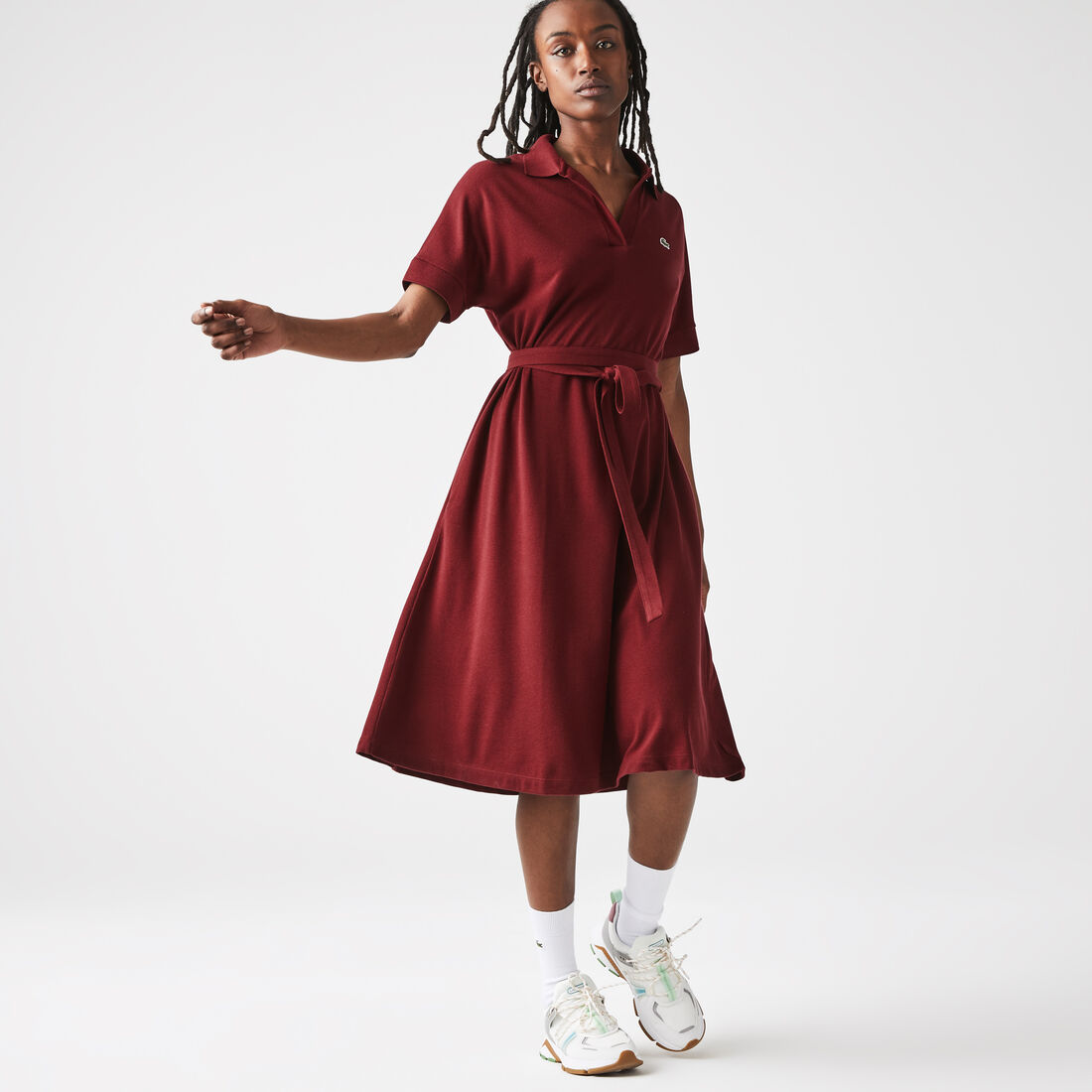 فستان بولو بيكيه بقصة واسعة وفتحة رقبة حرف V&rlm; للنساء